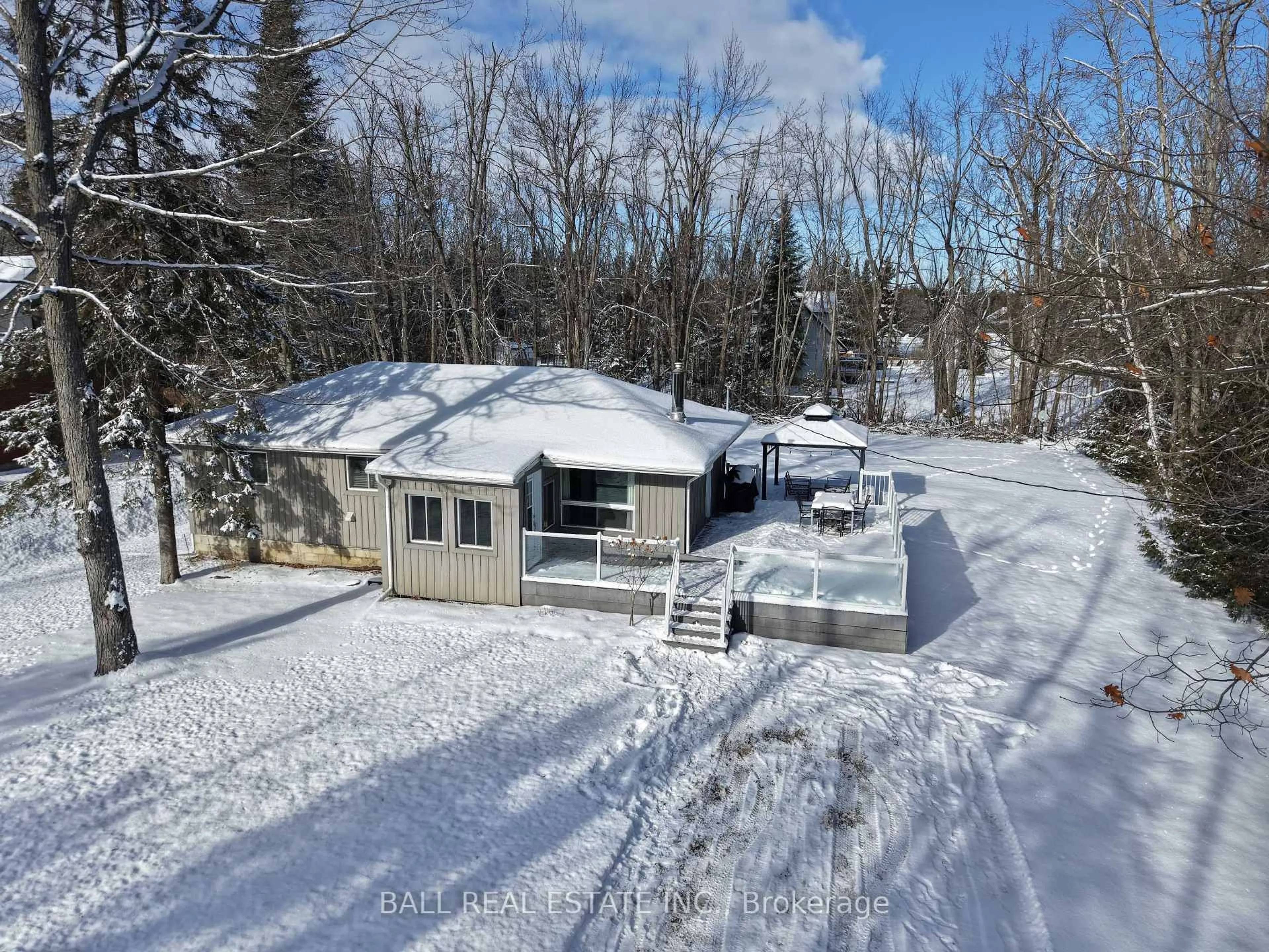 A pic from outside/outdoor area/front of a property/back of a property/a pic from drone, unknown for 25 Bayview Estate Rd, Kawartha Lakes Ontario K0M 1N0