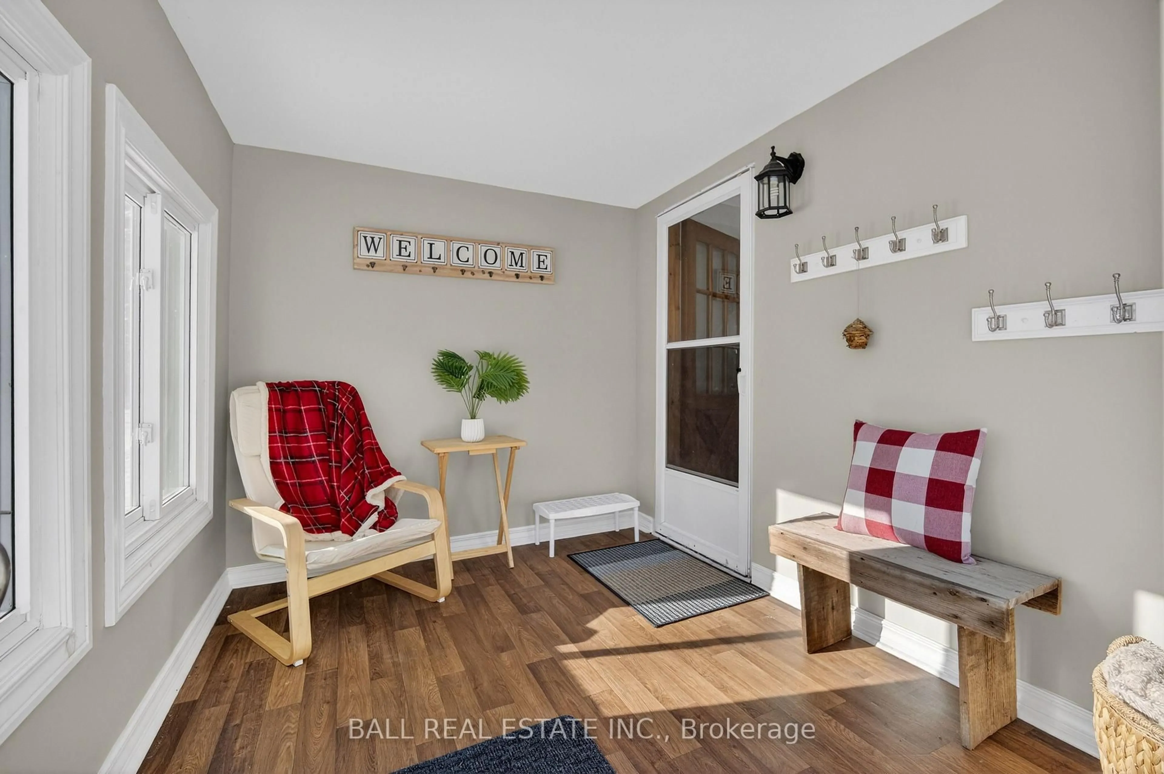 Indoor entryway for 25 Bayview Estate Rd, Kawartha Lakes Ontario K0M 1N0