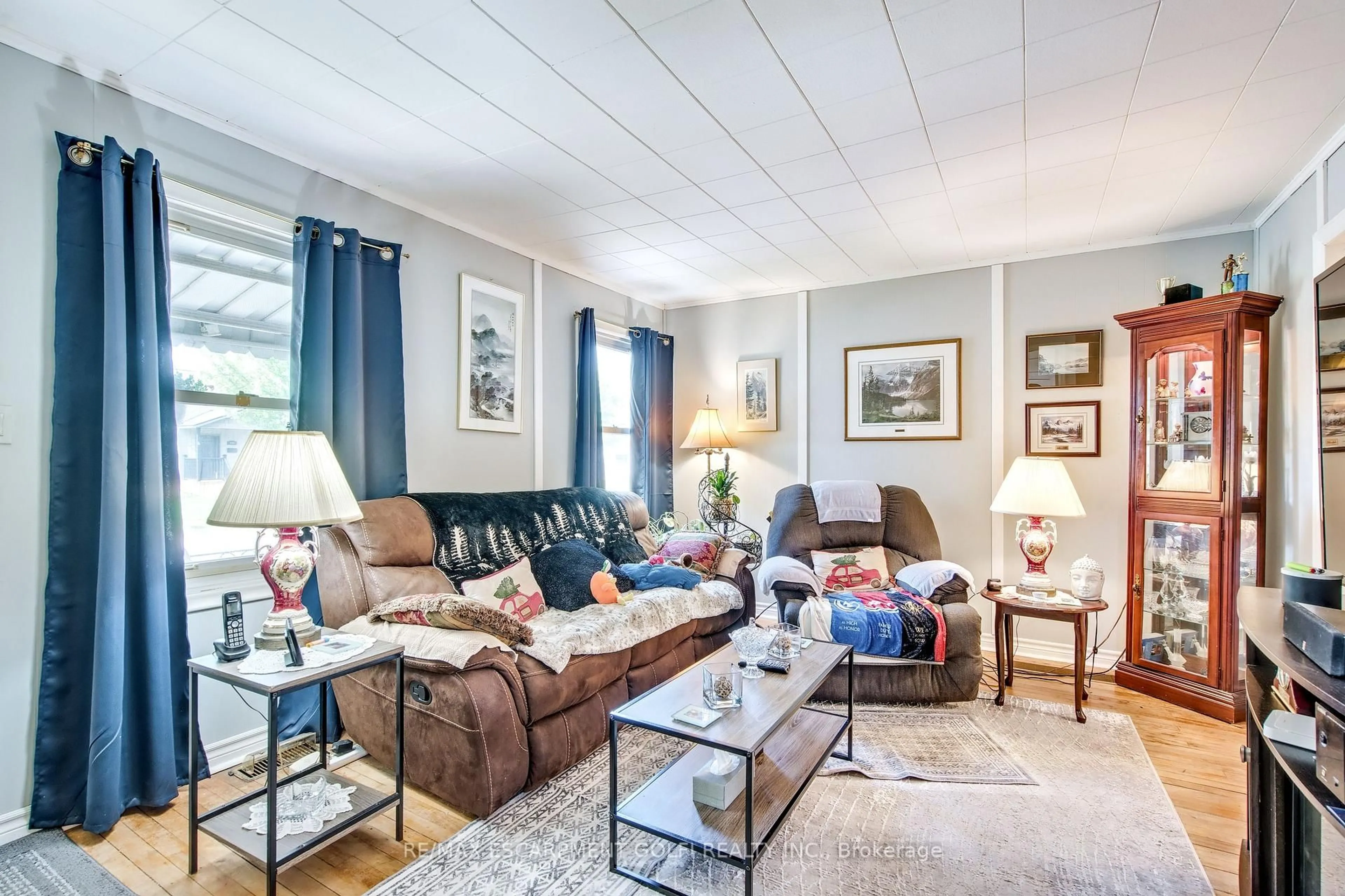 Living room with furniture, unknown for 373 Simpson Ave, Welland Ontario L3B 4Z1