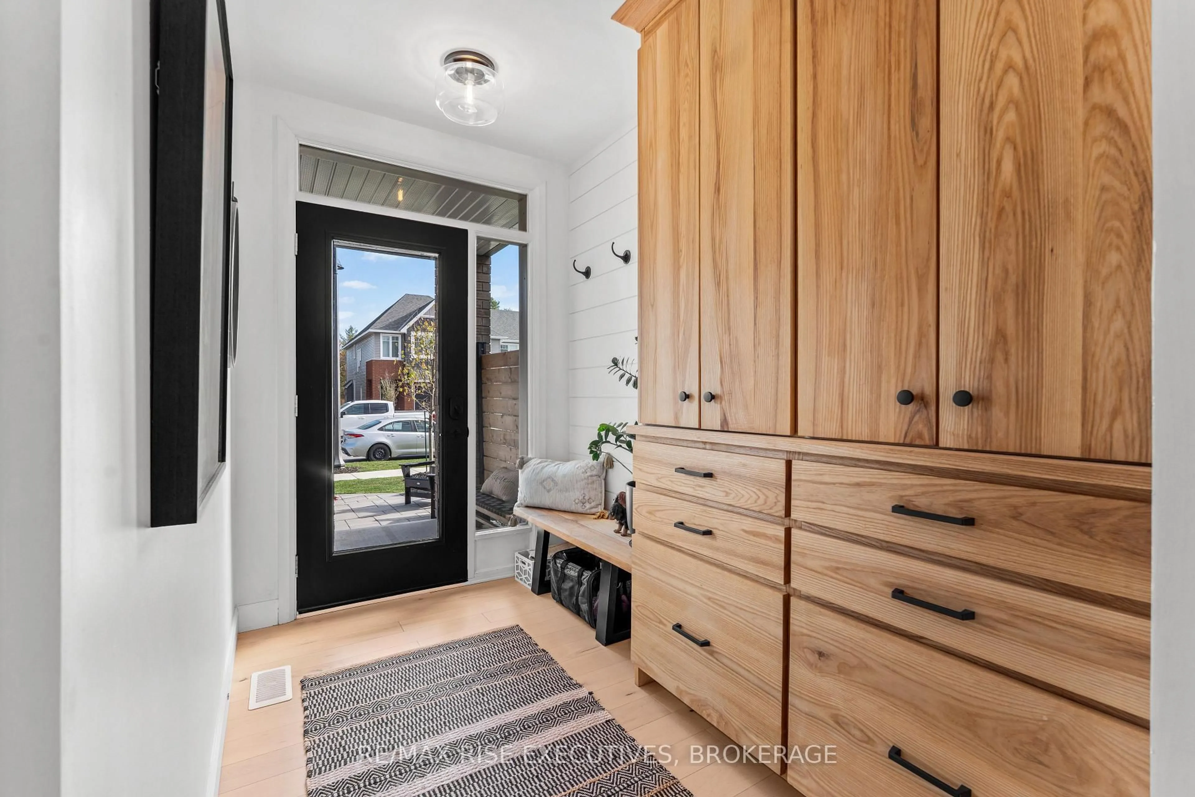 Indoor entryway for 1671 Tenley Dr, Kingston Ontario K7P 0S4