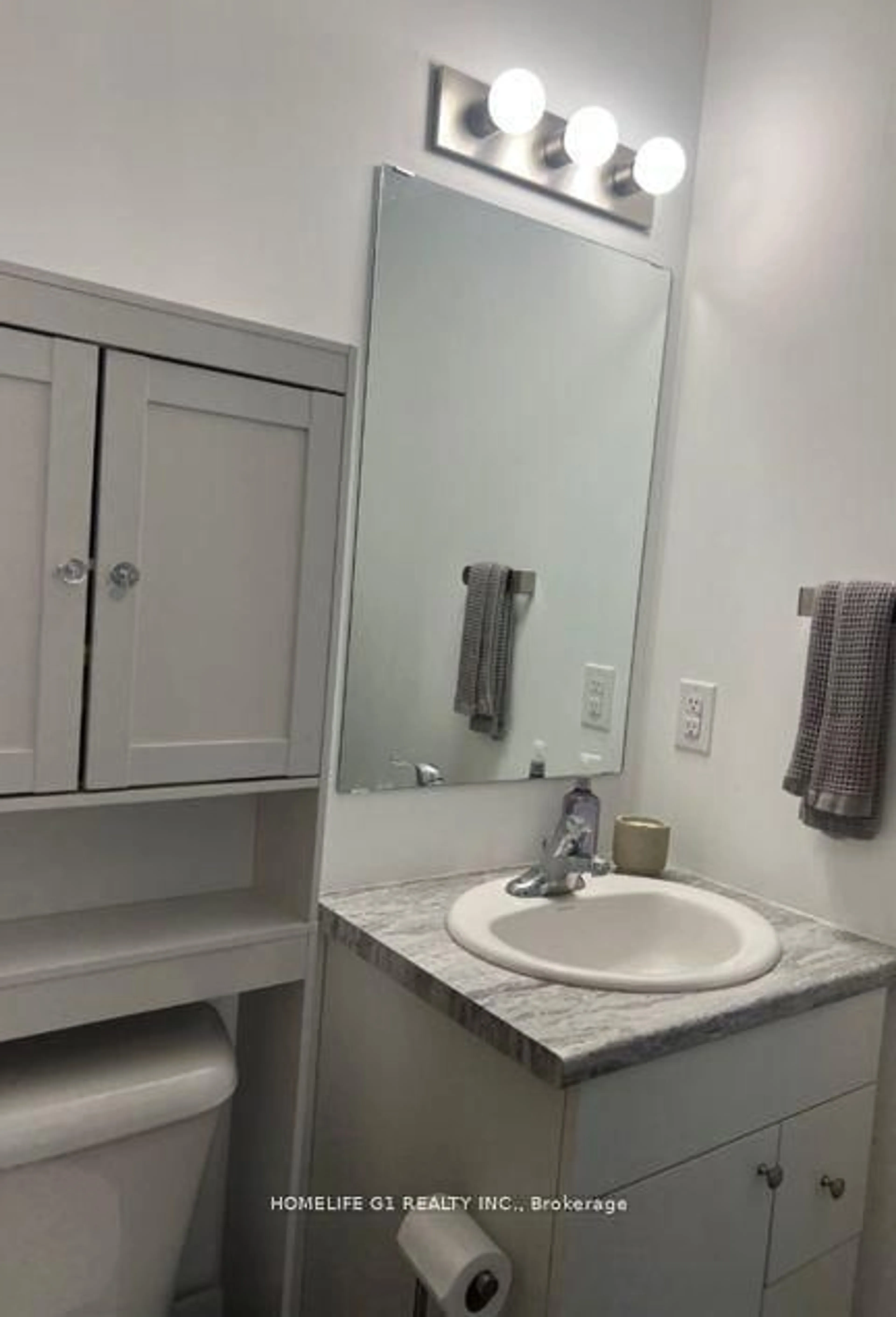 Standard bathroom, unknown for 4263 Fourth Ave #10, Niagara Falls Ontario L2E 0C2