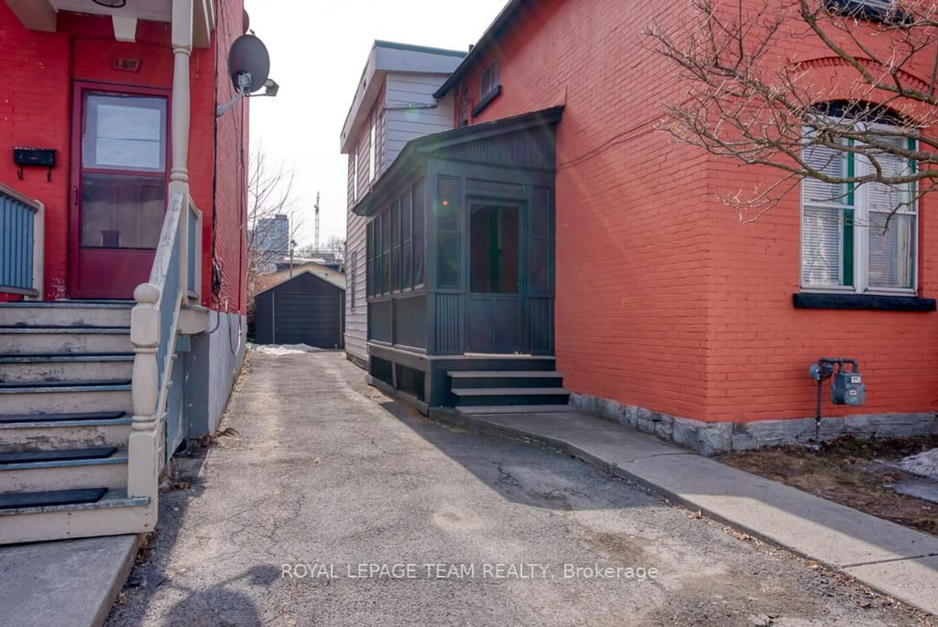 Unknown for 158 St Andrew St, Ottawa Ontario K1N 5G4