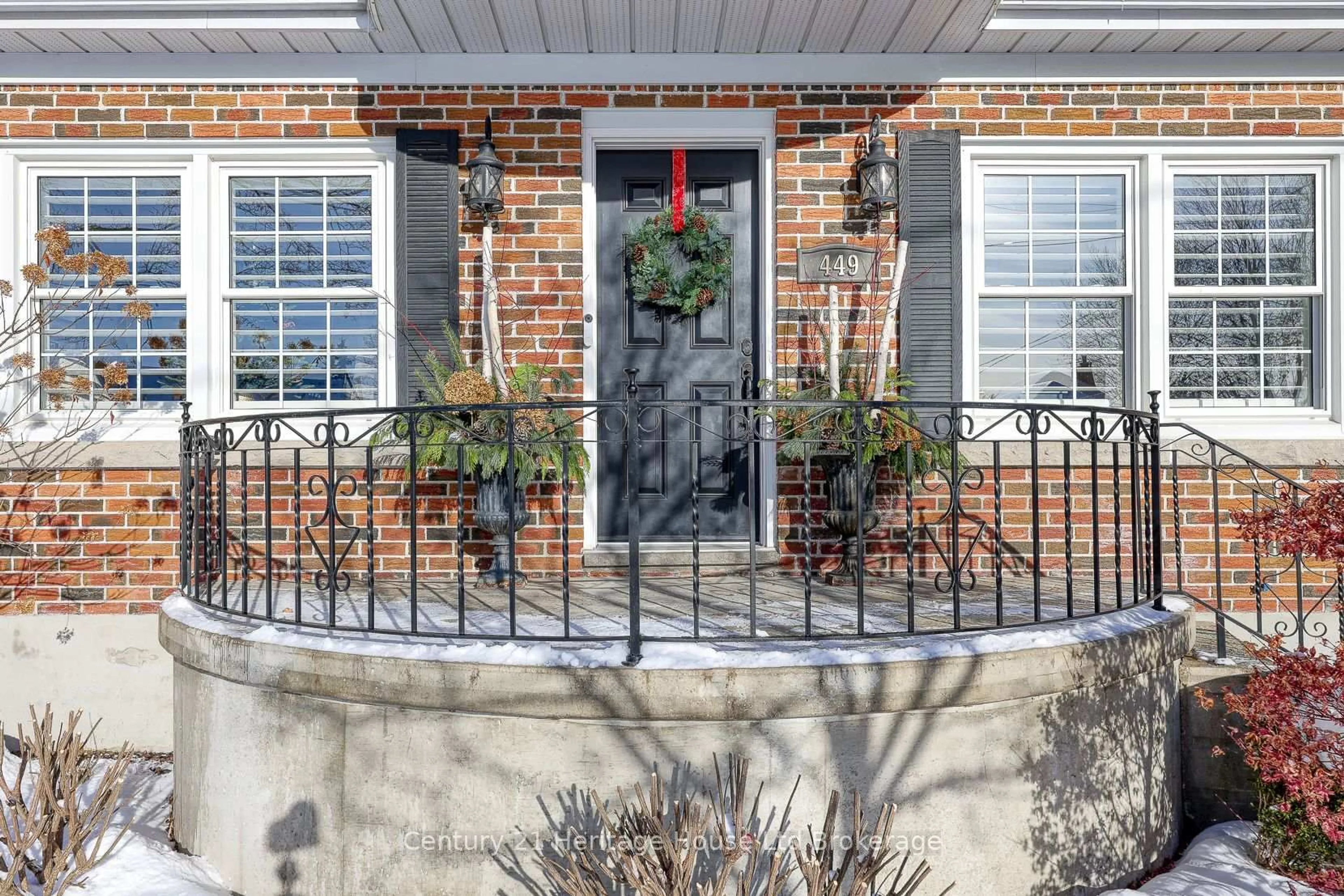 Indoor entryway for 449 Vincent St, Woodstock Ontario N4S 5M9