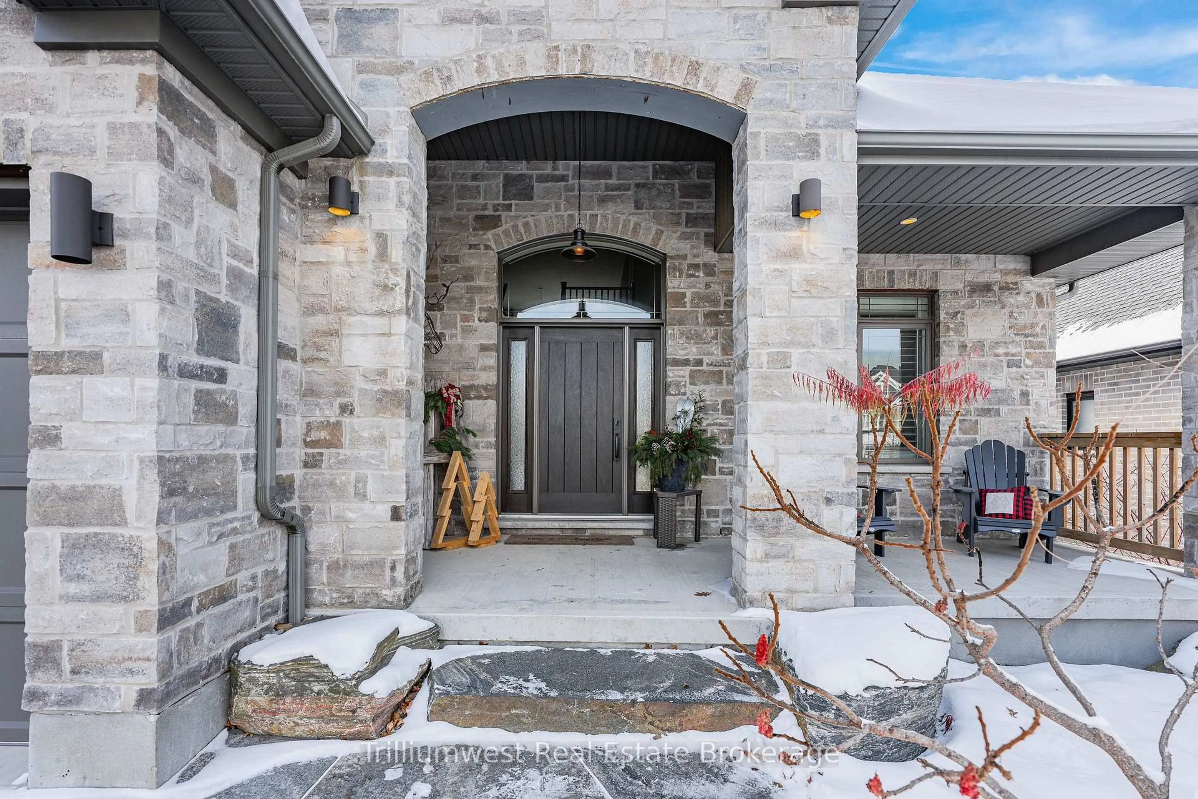 Indoor entryway for 45 Zaduk Pl, Guelph Ontario N1C 0C4