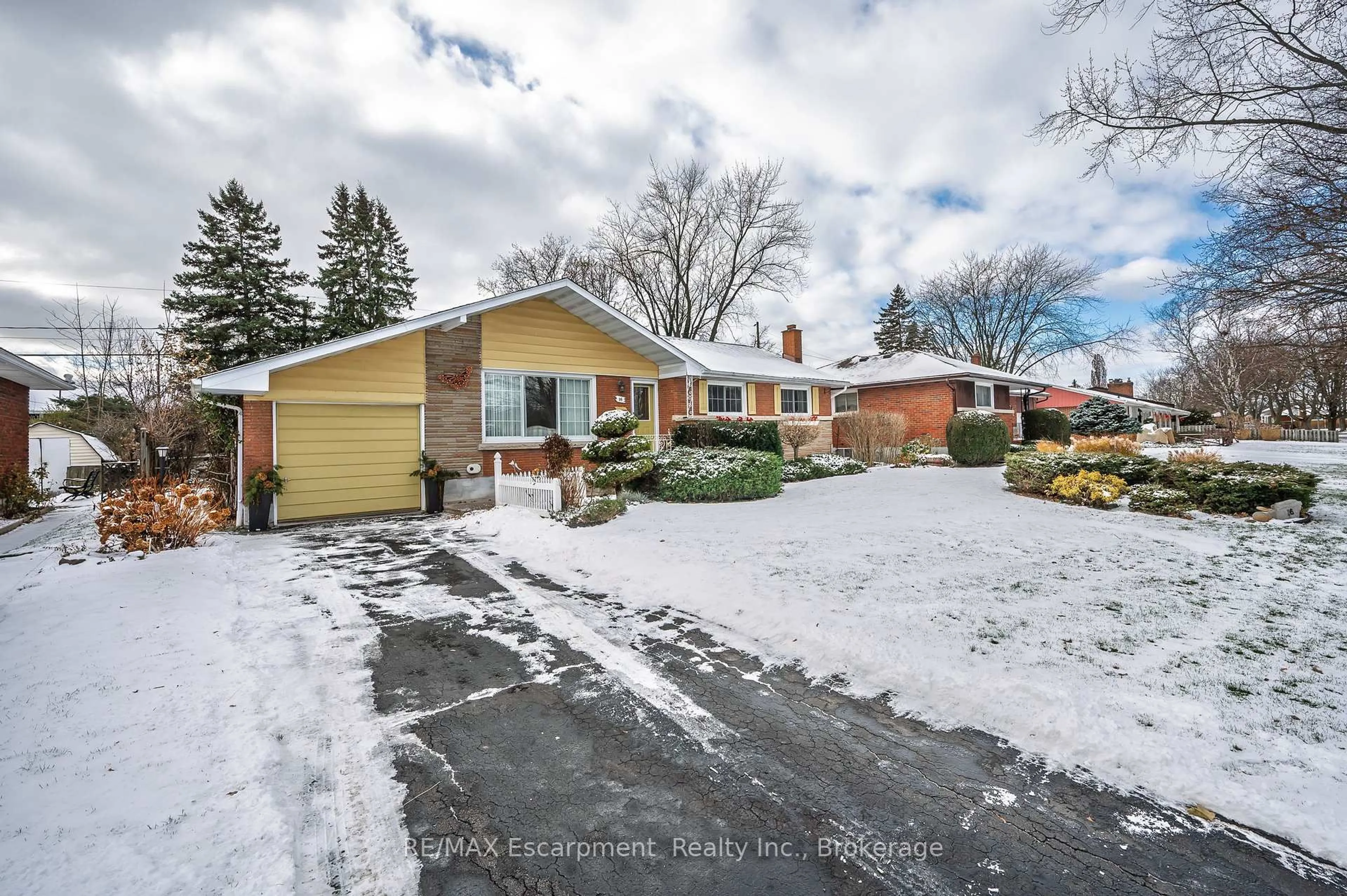 Unknown for 16 Glendale Dr, Welland Ontario L3C 4Y6