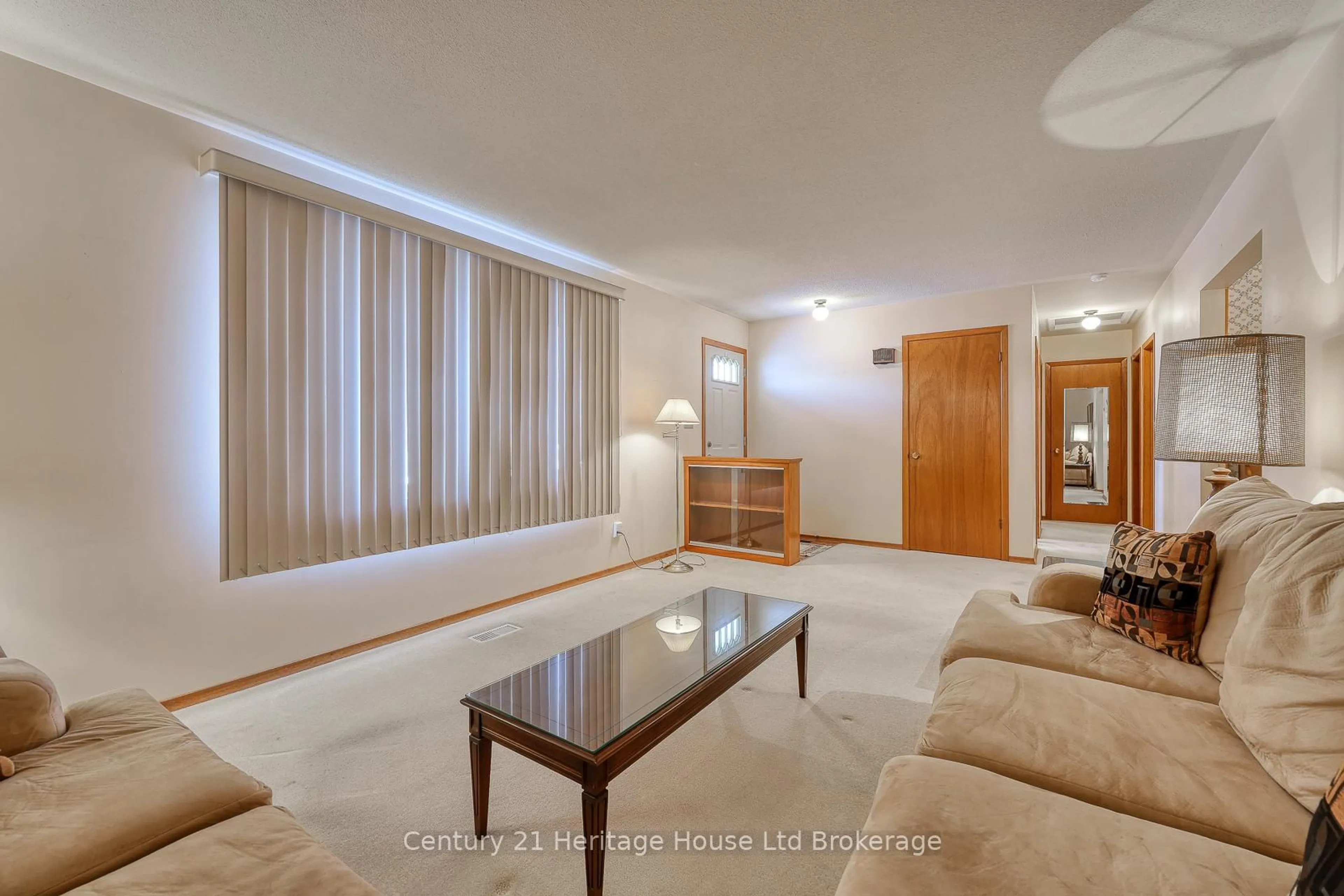 Living room with furniture, unknown for 816 Pavey St, Woodstock Ontario N4S 2M1