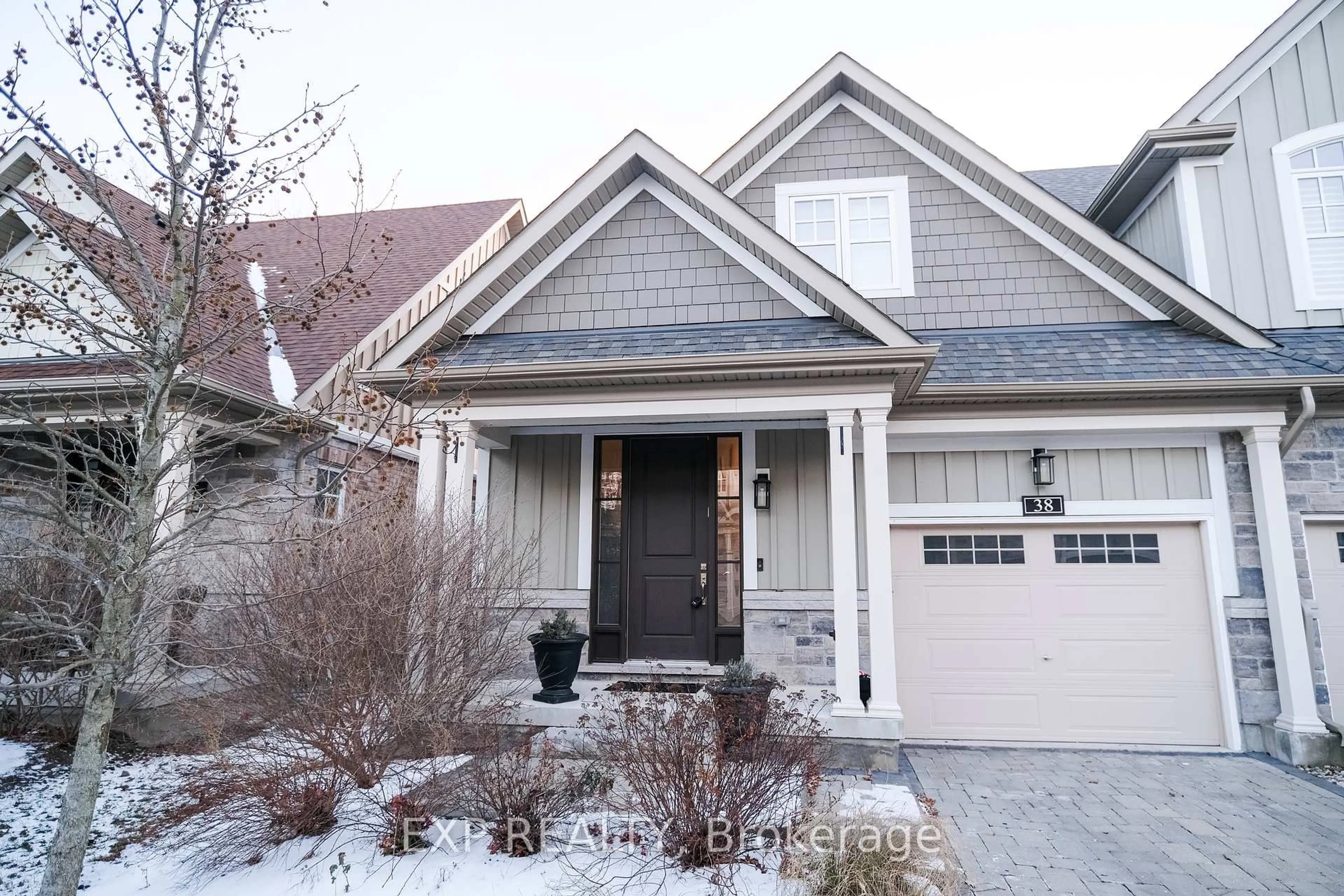 Home with brick exterior material, street for 38 Windsor Circ, Niagara-on-the-Lake Ontario L0S 1J0