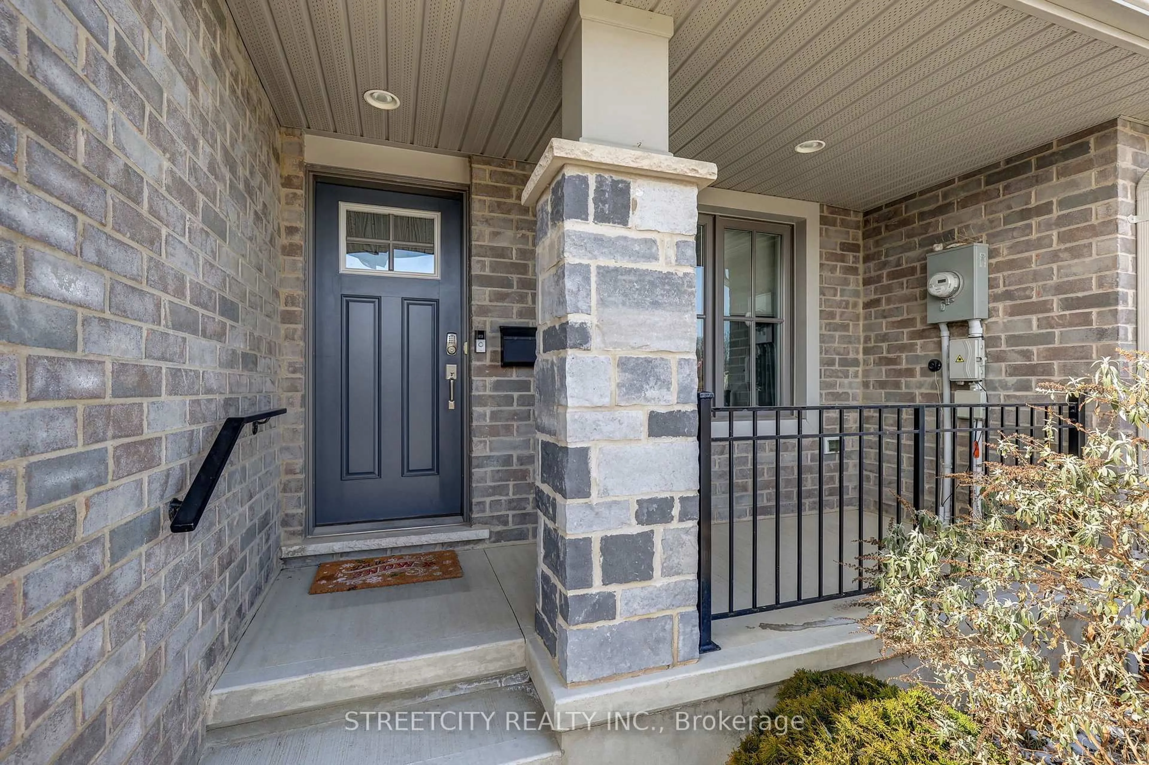 Indoor entryway for 6 Arbor Tr, St. Thomas Ontario N5R 0H1