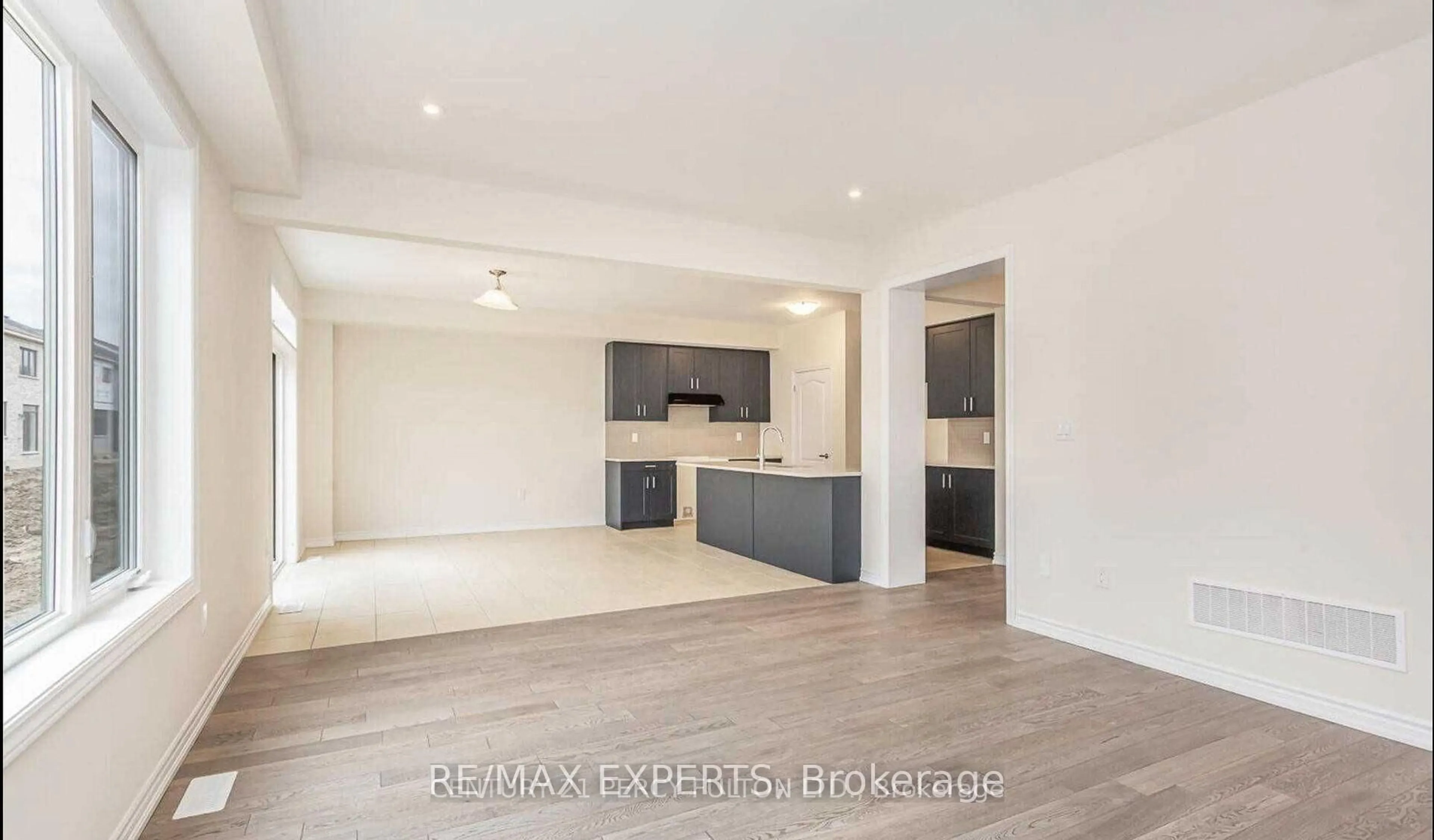 Open concept kitchen, unknown for 72 Malcolm Cres, Haldimand Ontario N3W 0E9