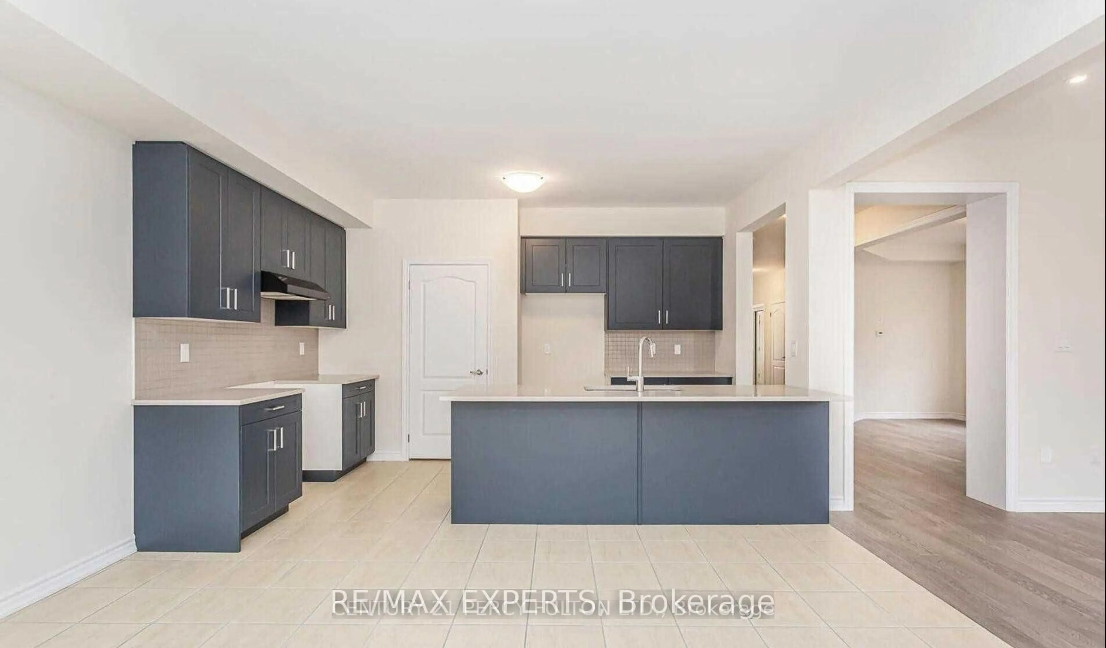 Open concept kitchen, unknown for 72 Malcolm Cres, Haldimand Ontario N3W 0E9