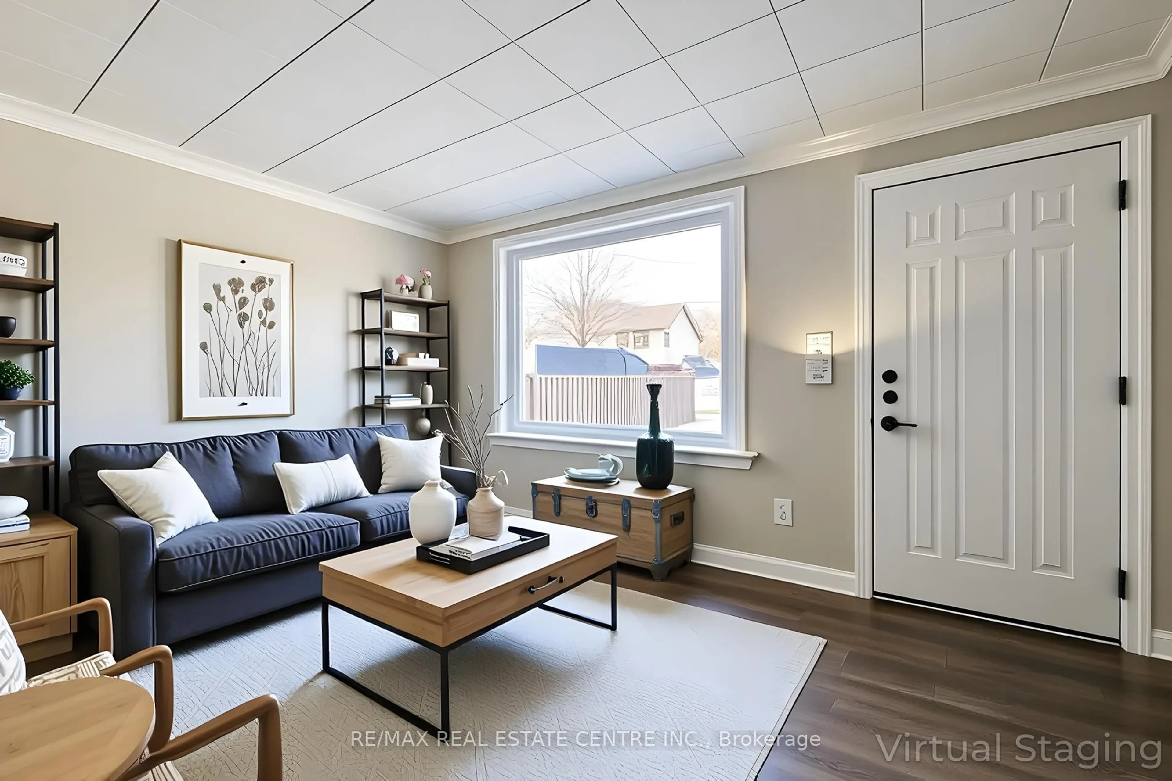 Living room with furniture, unknown for 558 Barnaby St, Hamilton Ontario L8H 6T9