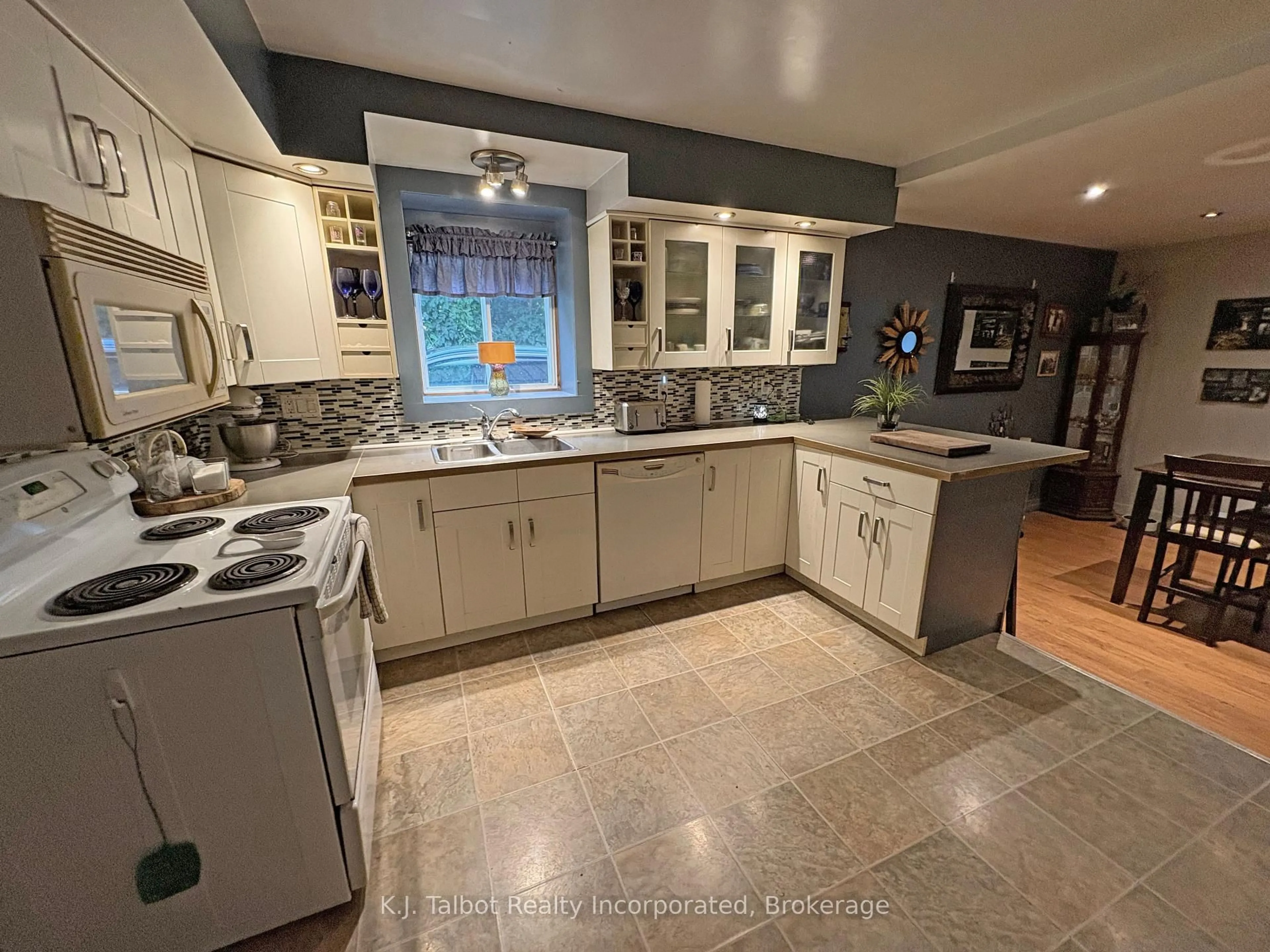 Unknown for 82044 Bluewater Highway, Ashfield-Colborne-Wawanosh Ontario N7A 3Y2