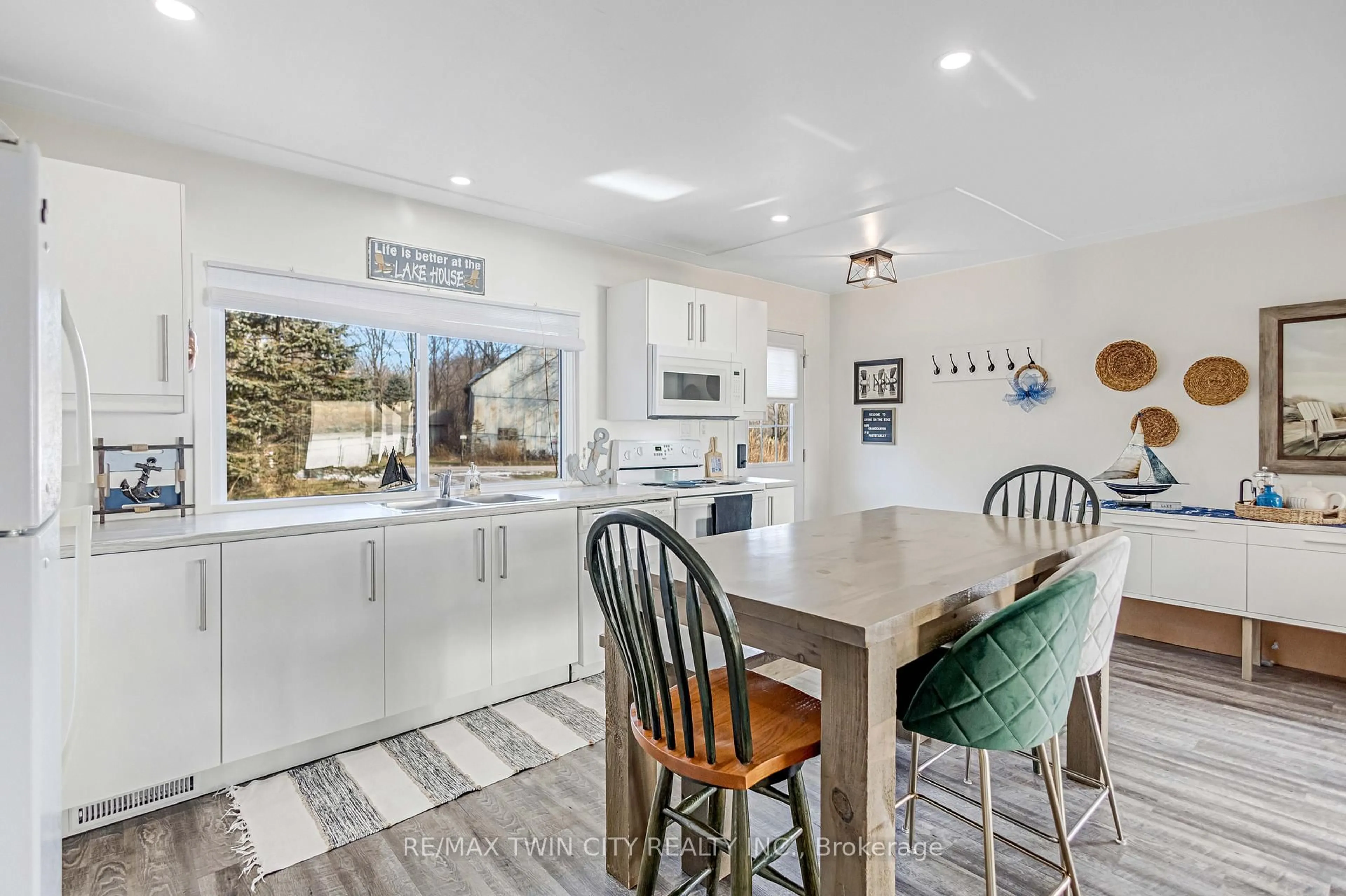 Open concept kitchen, unknown for 5331 Grand Canyon Rd, Southwold Ontario N5L 1J1