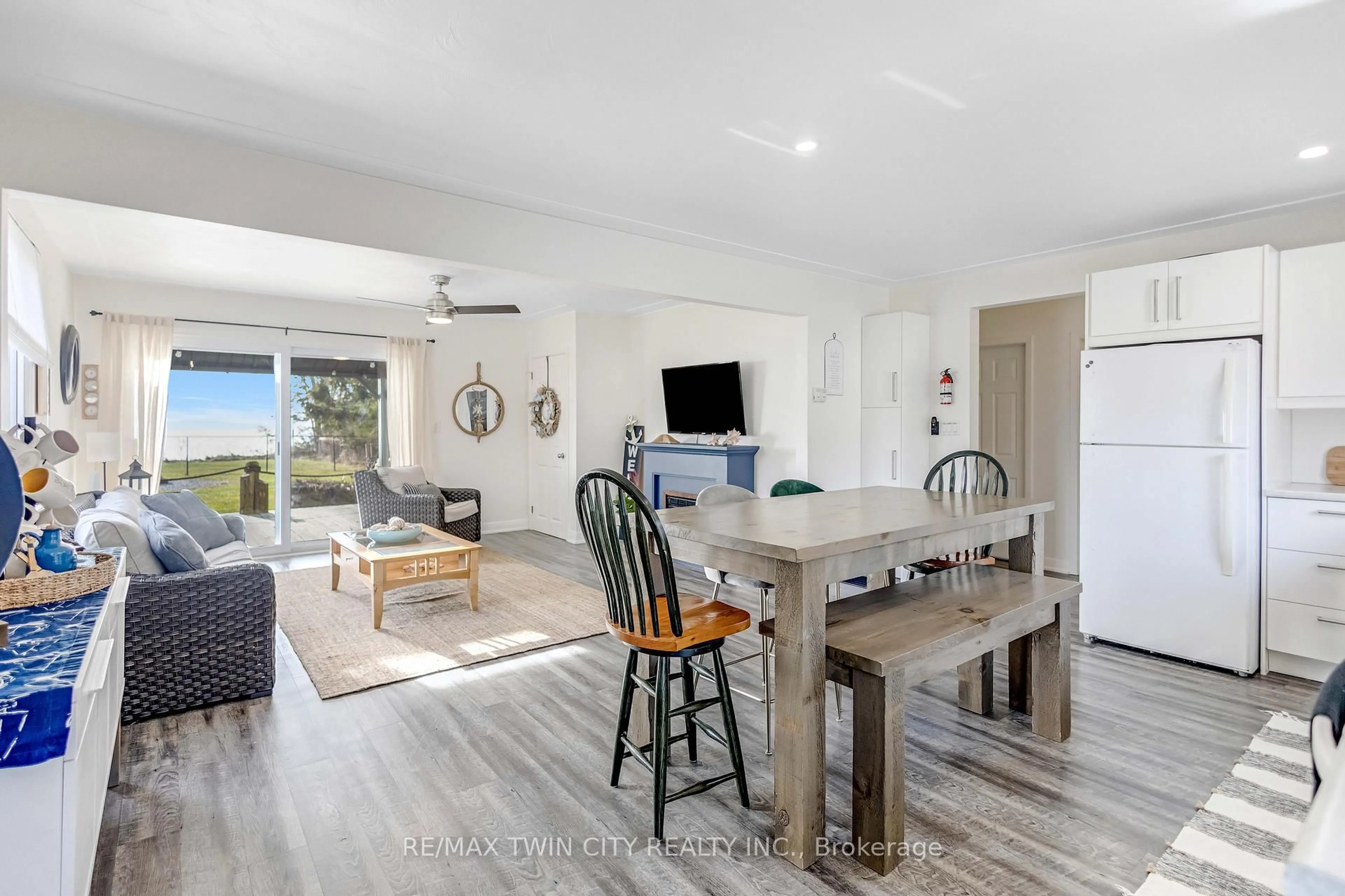 Open concept kitchen, unknown for 5331 Grand Canyon Rd, Southwold Ontario N5L 1J1