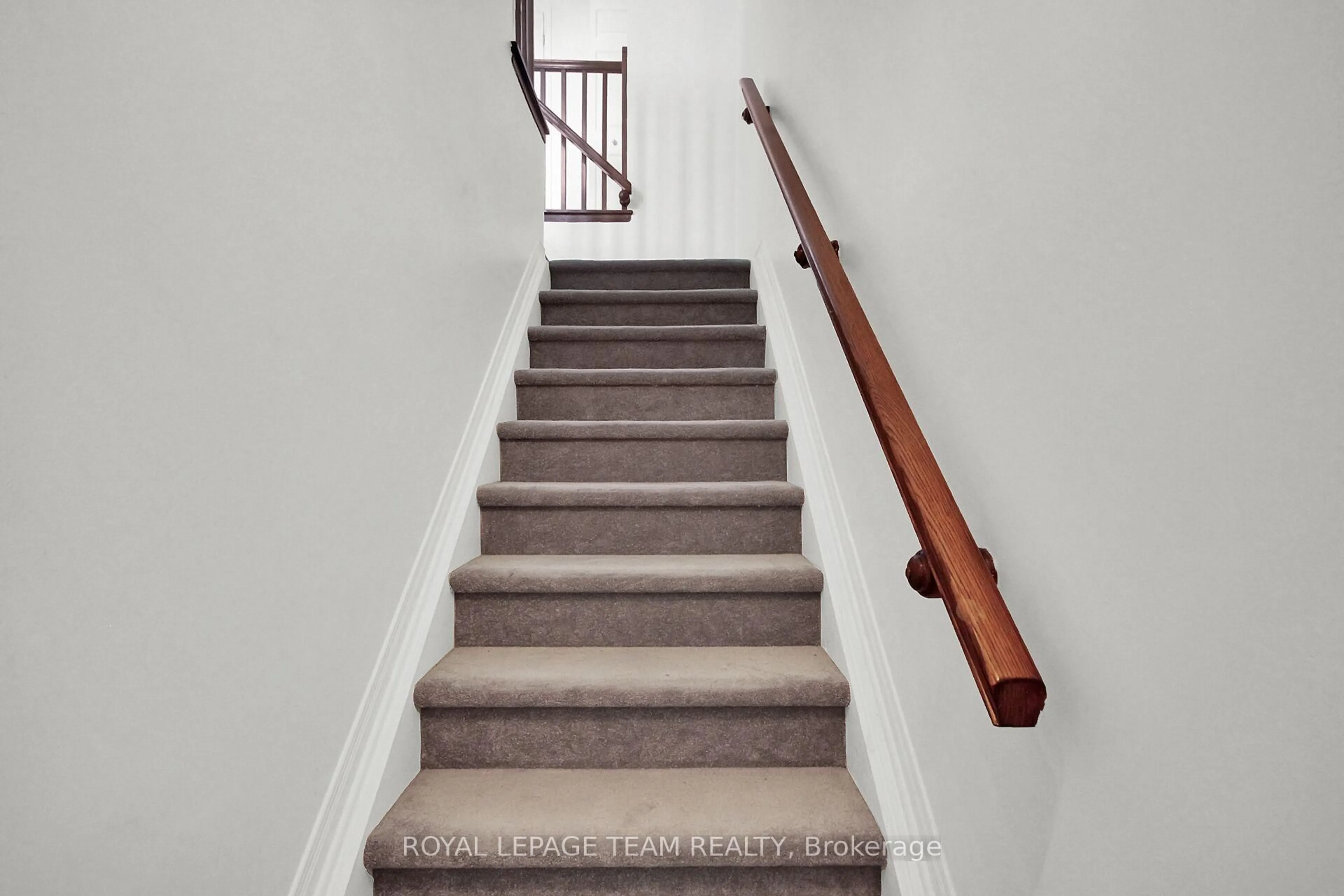 Stairs for 1512 Walkley Rd #151, Ottawa Ontario K1V 2G5