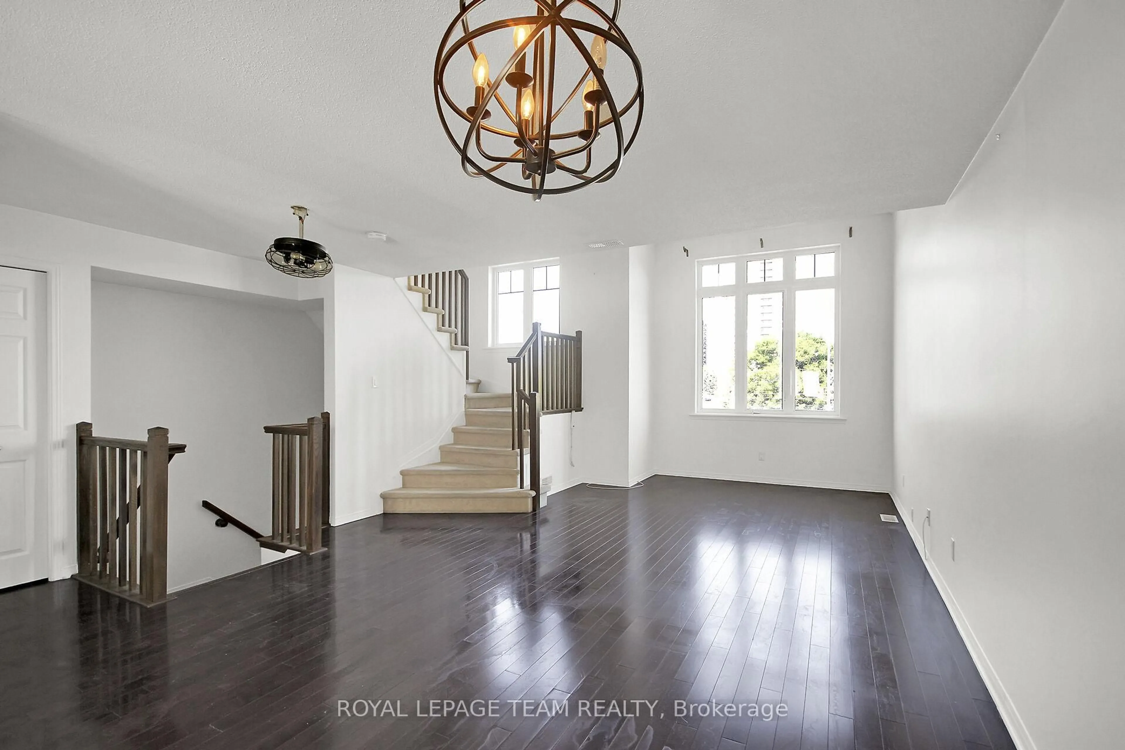 Indoor entryway for 1512 Walkley Rd #151, Ottawa Ontario K1V 2G5