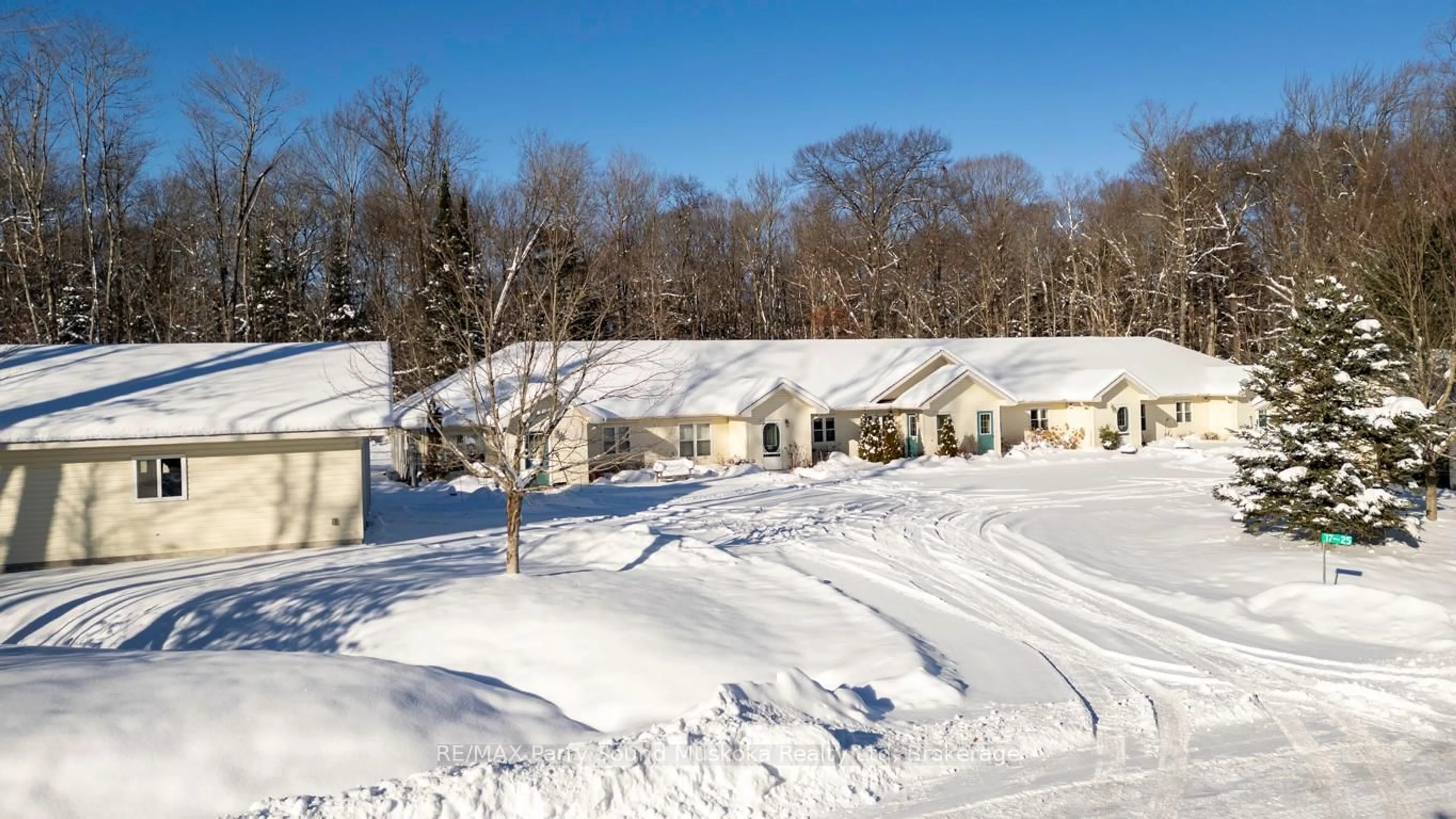 A pic from outside/outdoor area/front of a property/back of a property/a pic from drone, street for 25 Seguin Pl #17, Seguin Ontario P2A 1B2