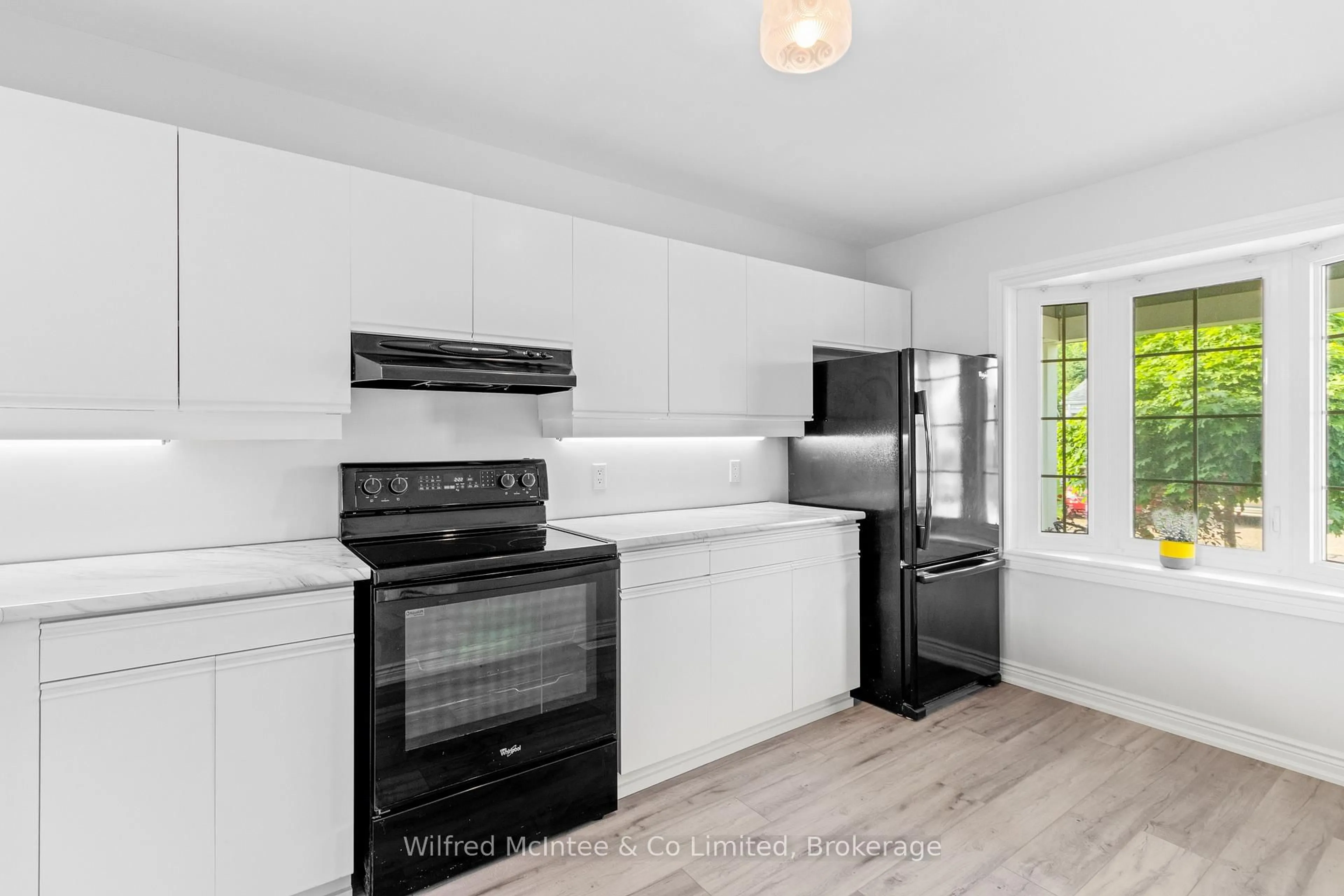 Standard kitchen, unknown for 834 Arlington St #9, Saugeen Shores Ontario N0H 2C4