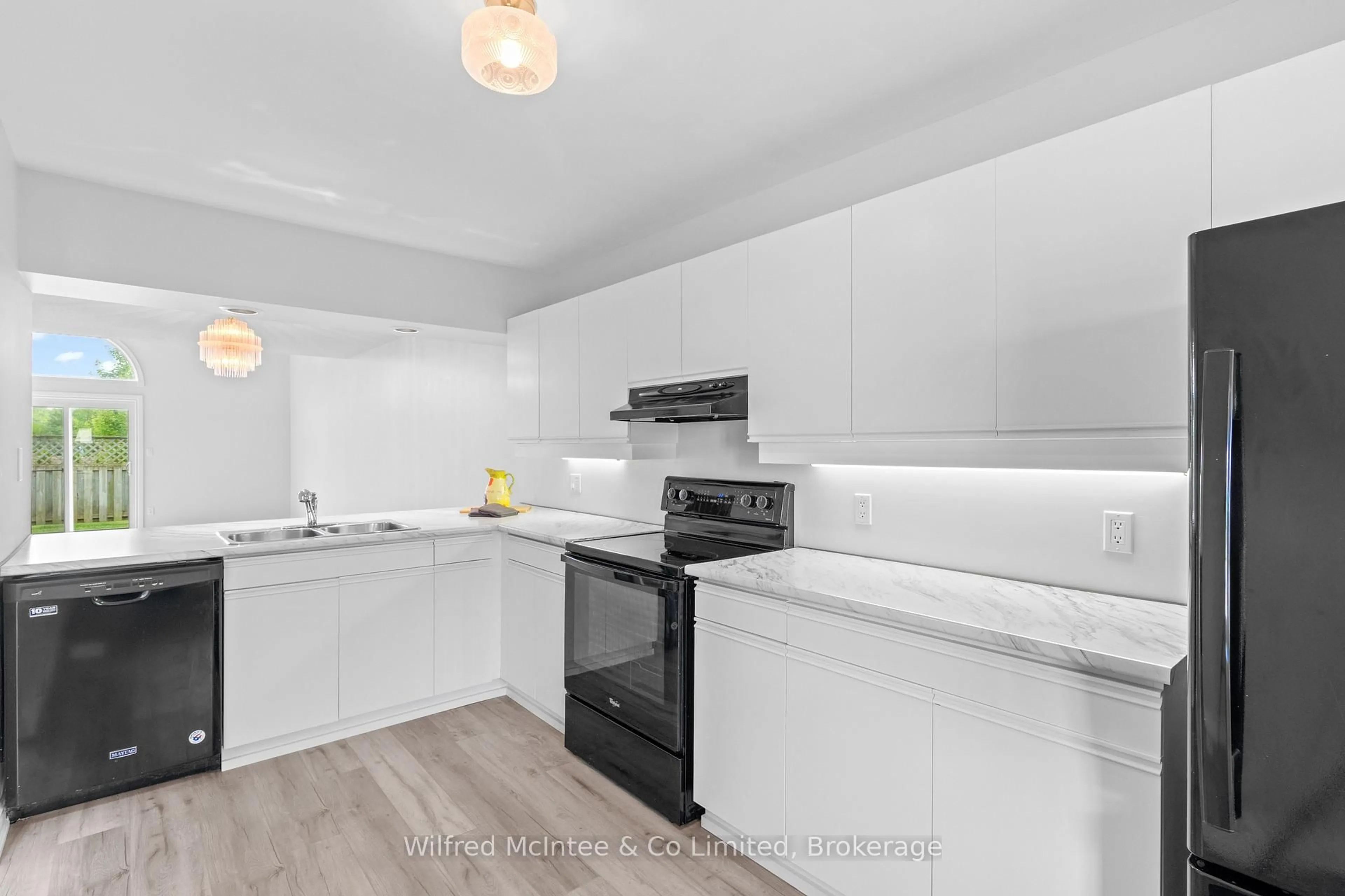 Standard kitchen, unknown for 834 Arlington St #9, Saugeen Shores Ontario N0H 2C4