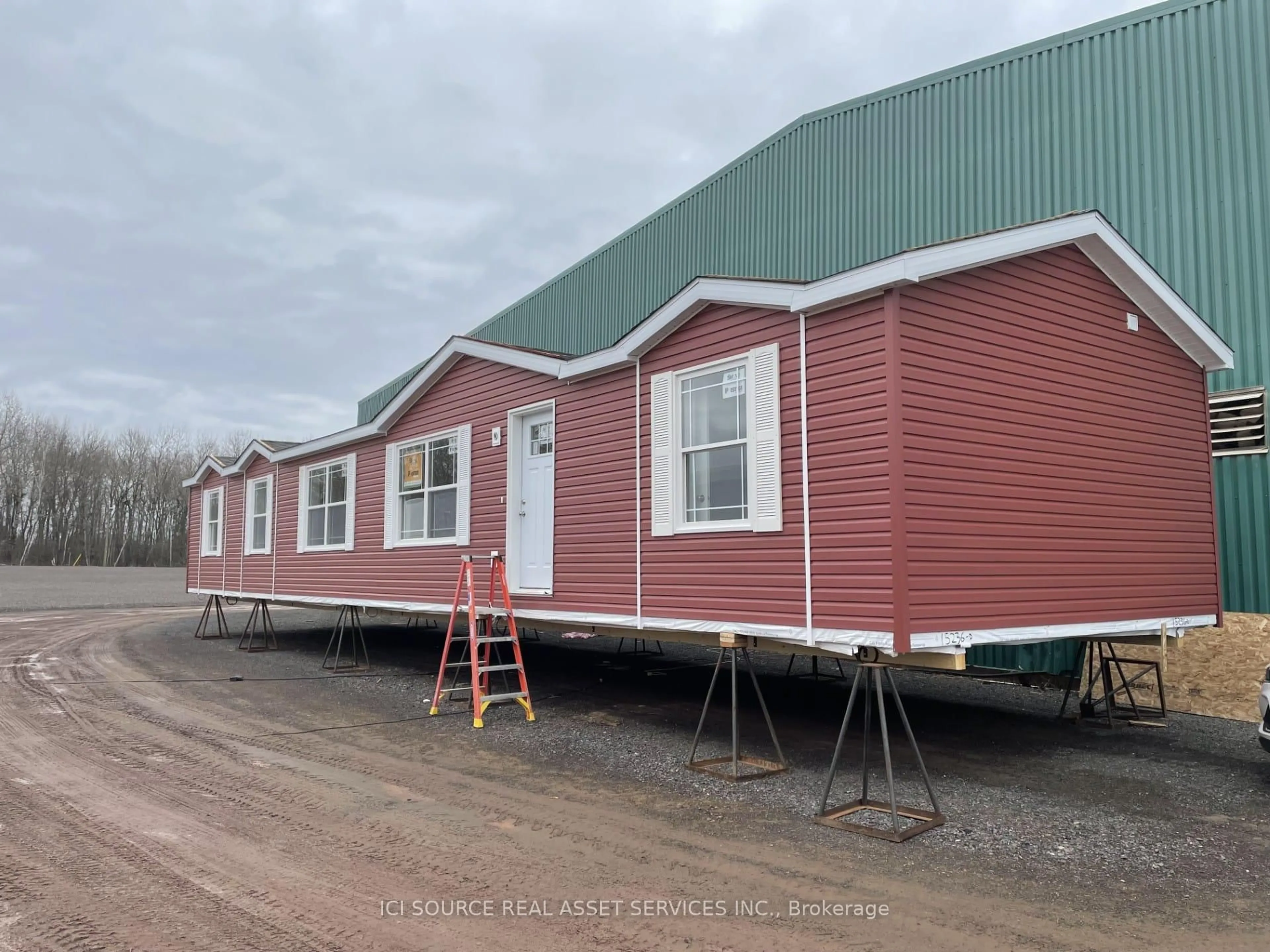 Home with vinyl exterior material, building for 1316 Sunflower Private, Ottawa Ontario K0A 1V0