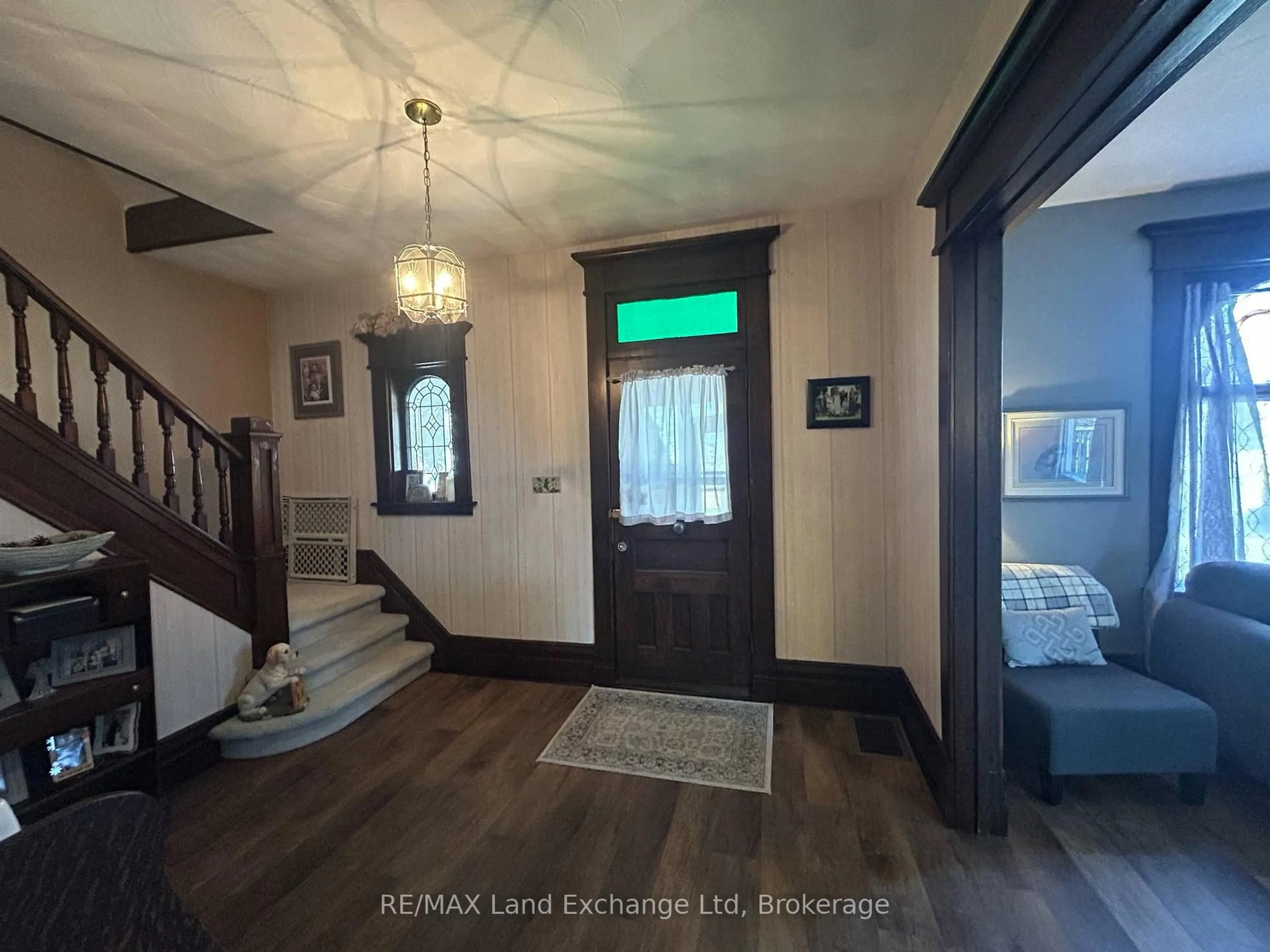 Indoor entryway for 327 Frances St, North Huron Ontario N0G 2W0