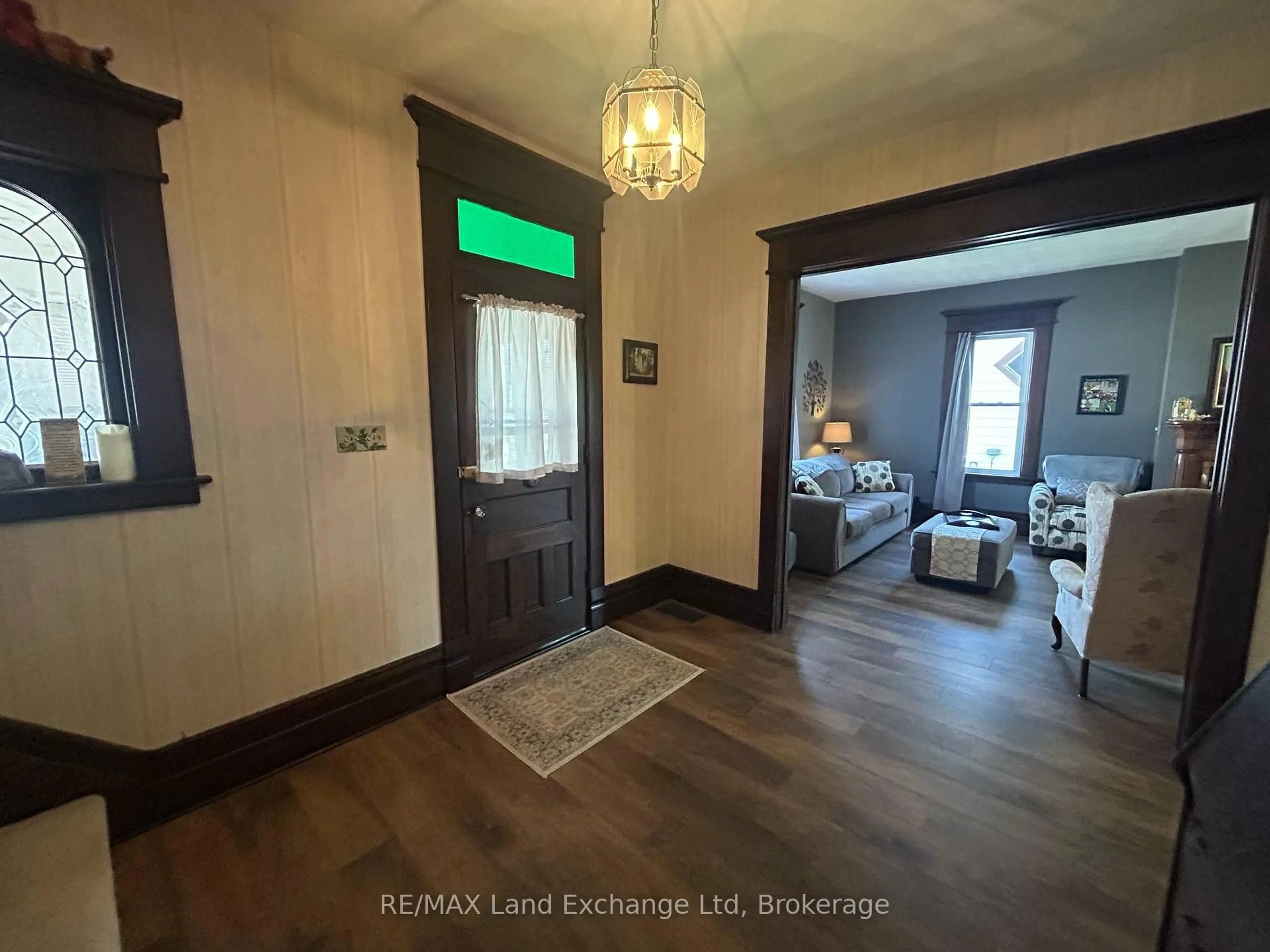 Indoor entryway for 327 Frances St, North Huron Ontario N0G 2W0