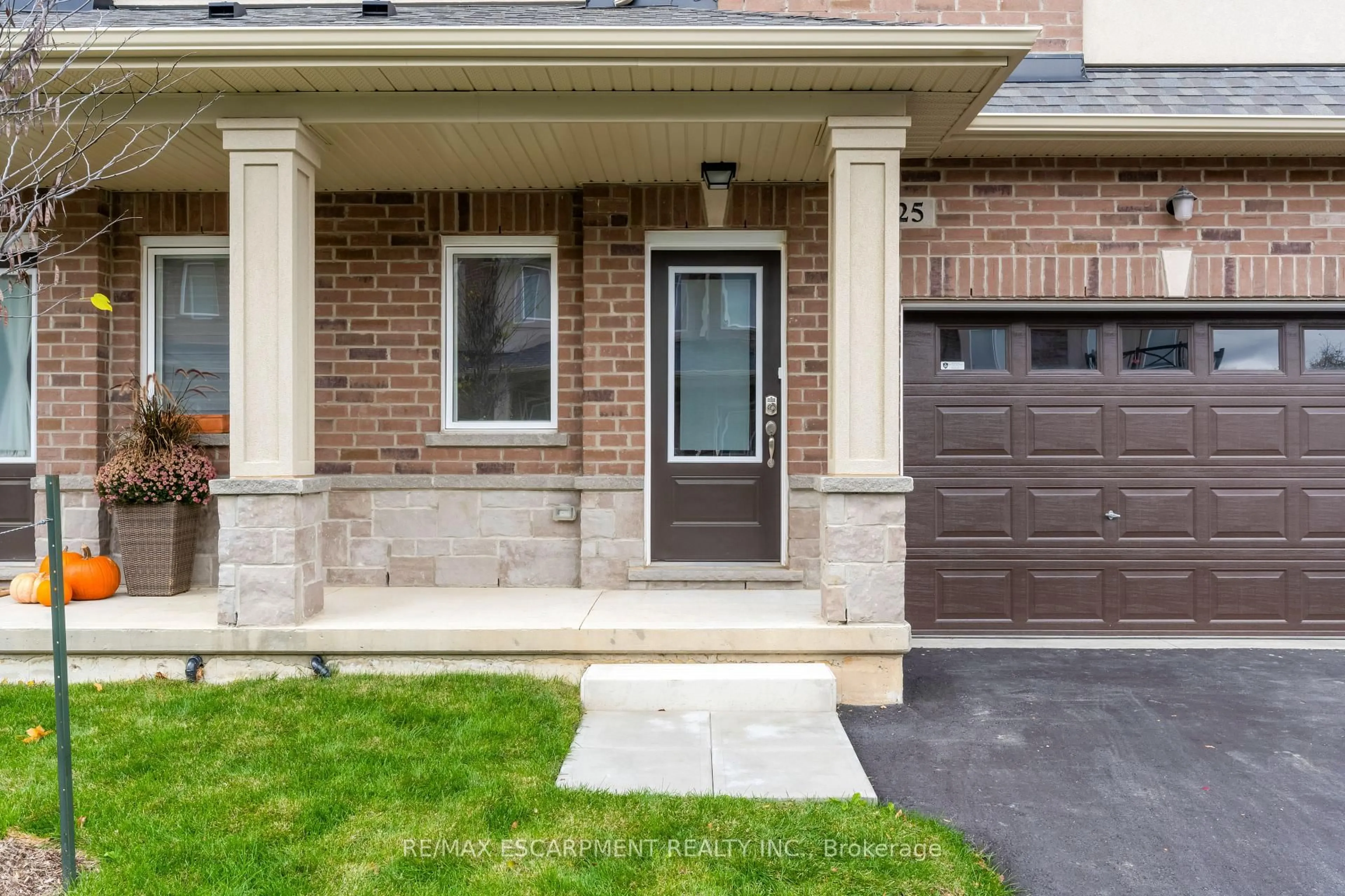 Home with brick exterior material, street for 205 Thames Way #25, Hamilton Ontario L0R 1W0