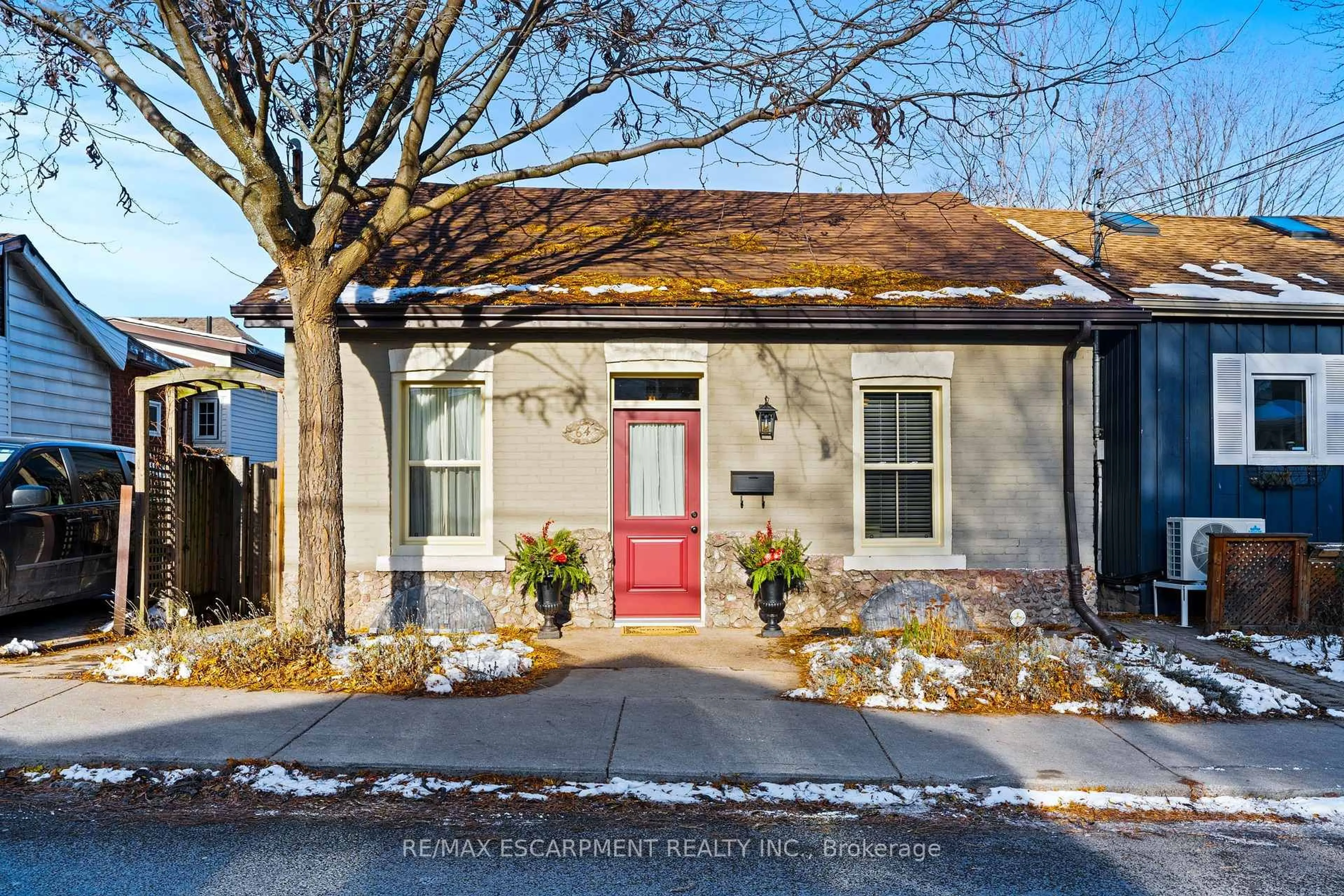 Unknown for 64 Florence St, Hamilton Ontario L8R 1W6