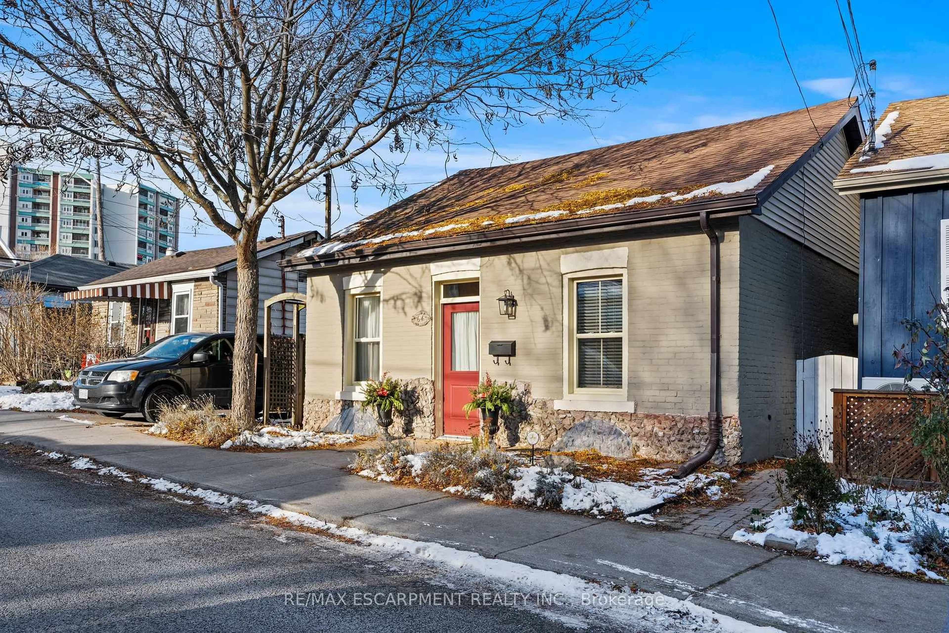 Unknown for 64 Florence St, Hamilton Ontario L8R 1W6