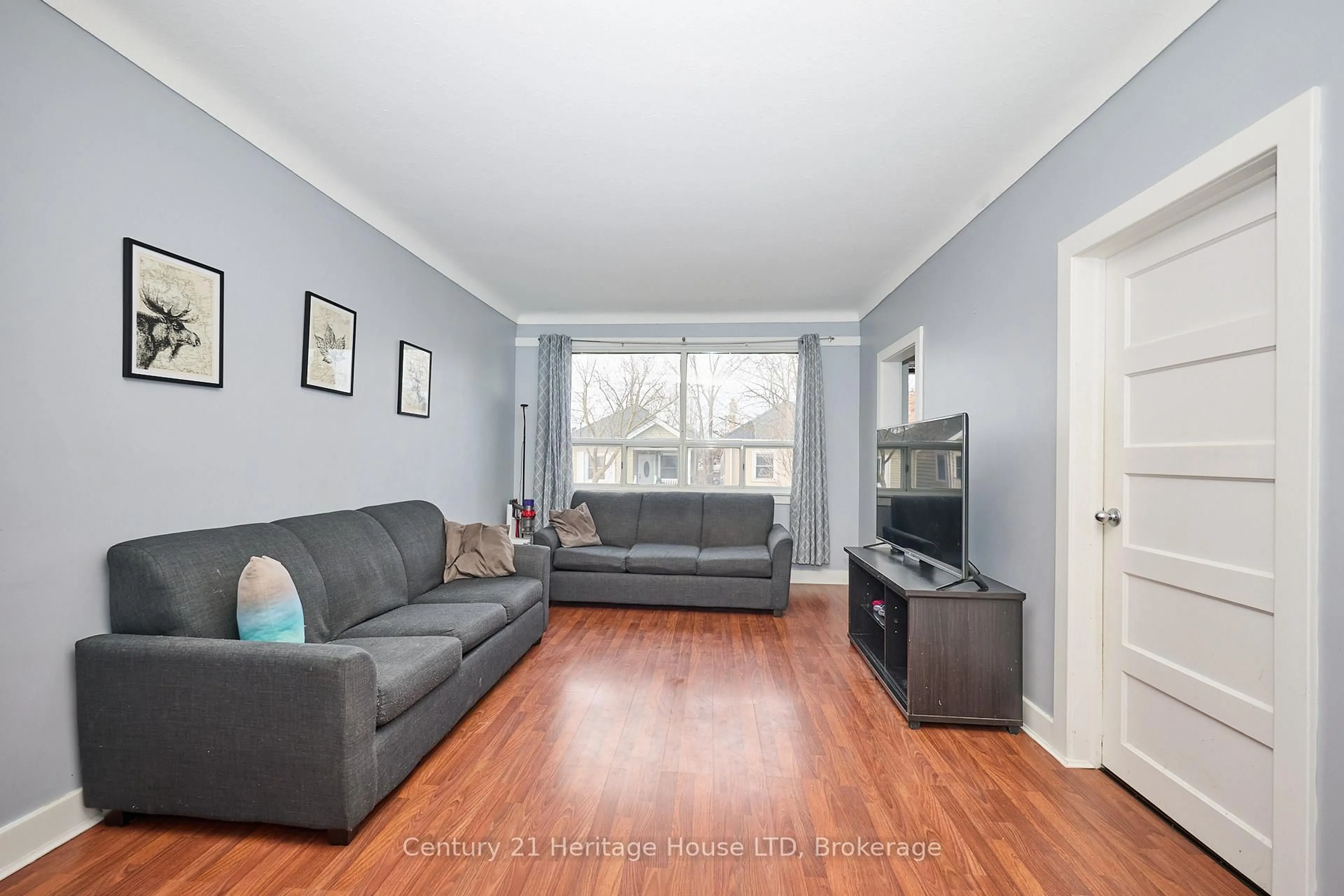 Living room with furniture, wood/laminate floor for 78 Rodman St, St. Catharines Ontario L2R 5E2