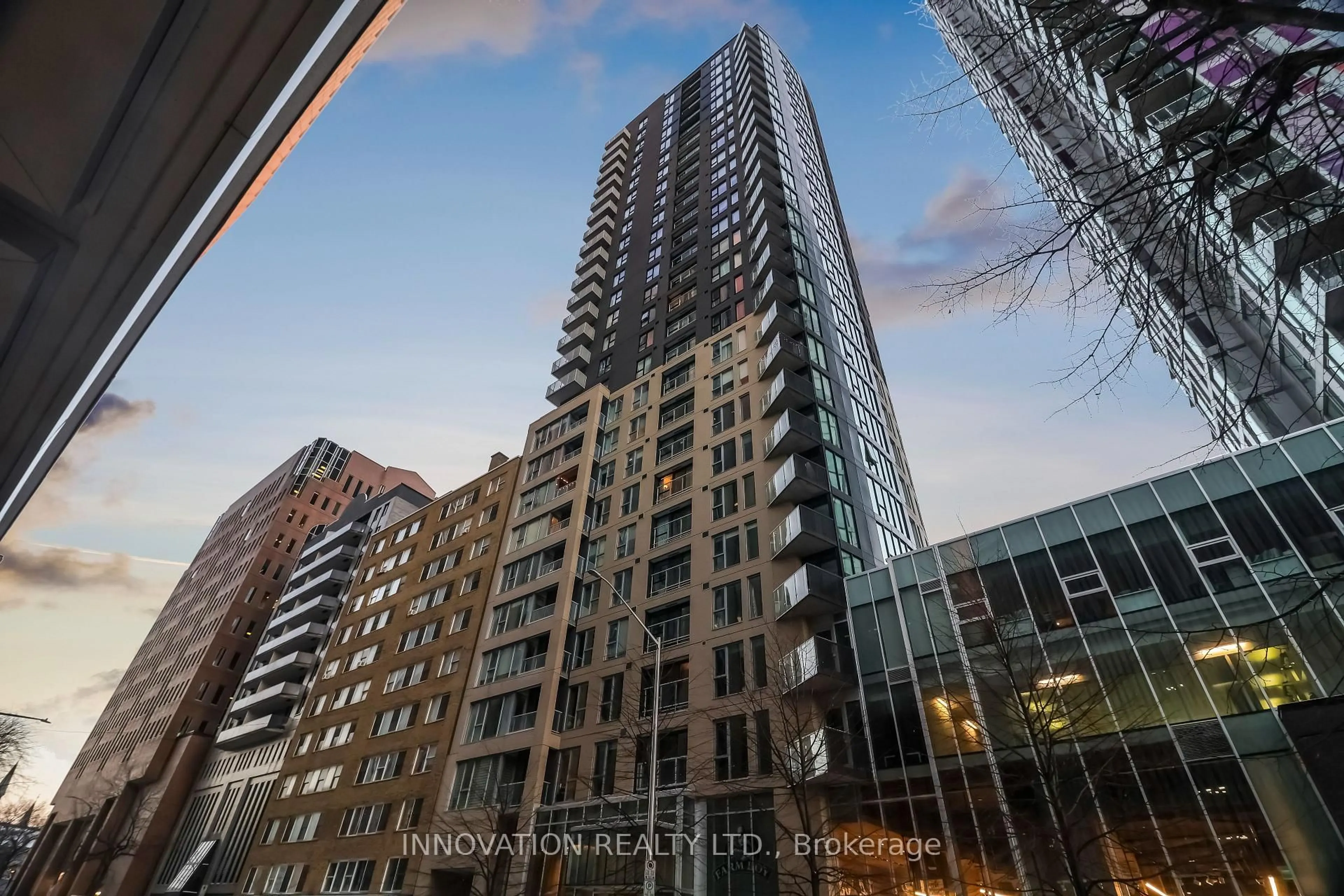 A pic from outside/outdoor area/front of a property/back of a property/a pic from drone, city buildings view from balcony for 40 Nepean St #1203, Ottawa Ontario K2P 0X5
