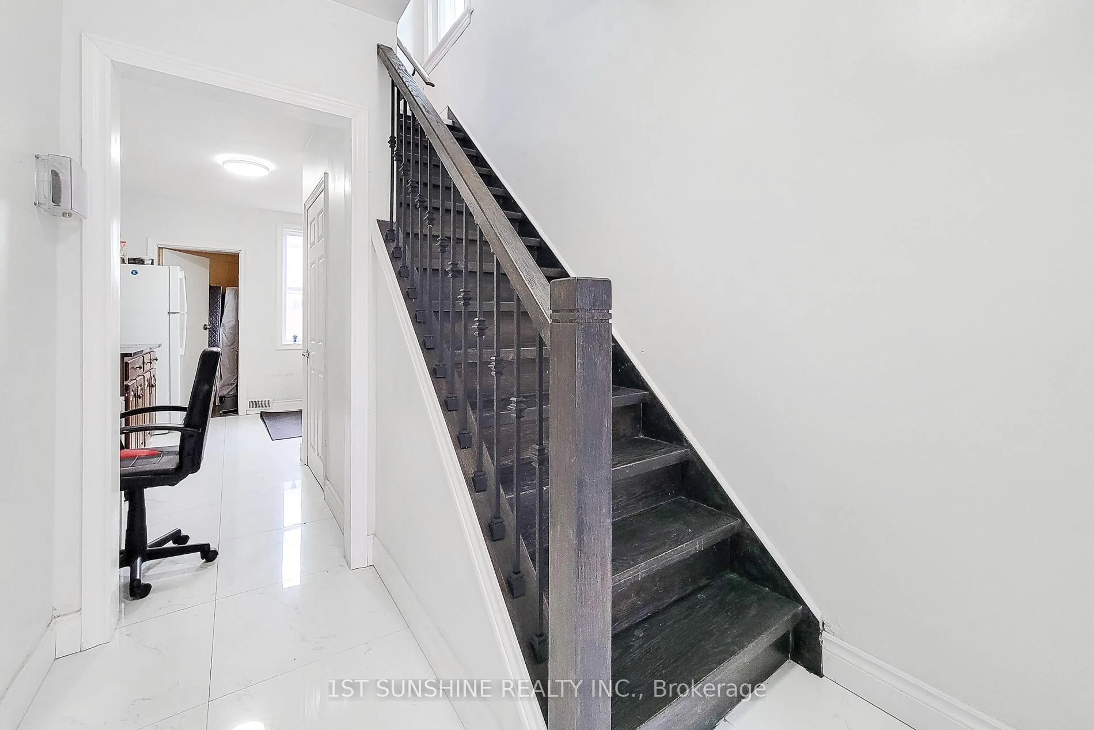 Stairs for 63 Paisley Ave, Hamilton Ontario L8S 1V2