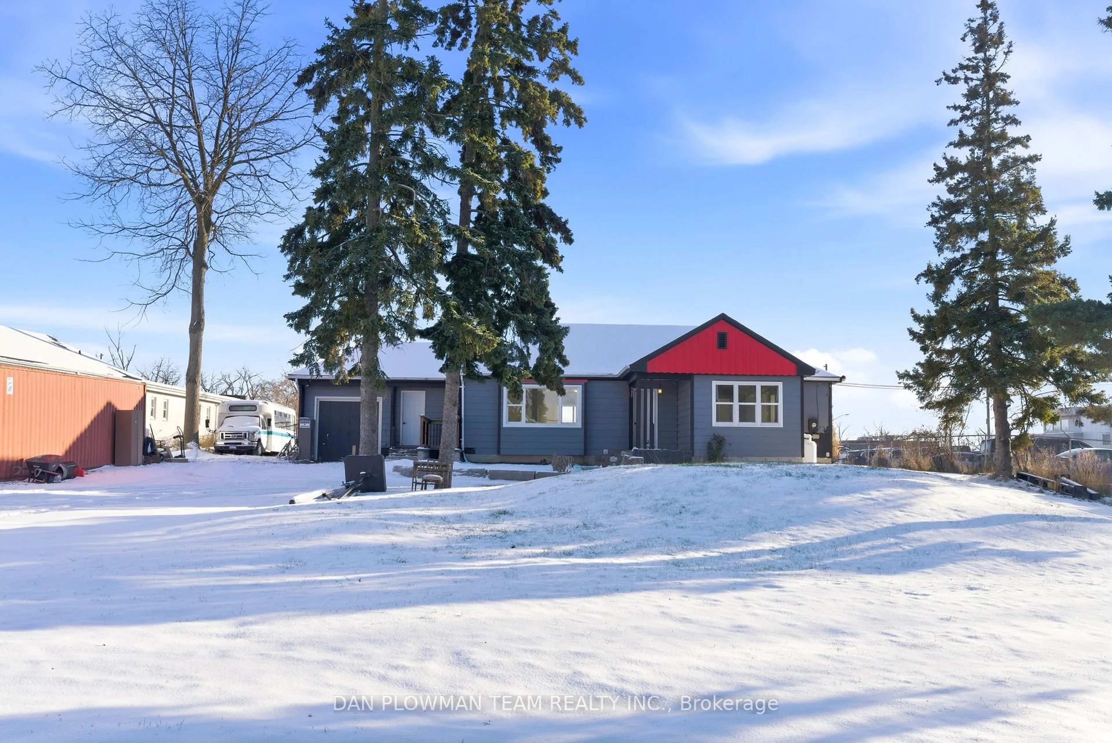 A pic from outside/outdoor area/front of a property/back of a property/a pic from drone, unknown for 121 Dorset St, Port Hope Ontario L1A 0A9