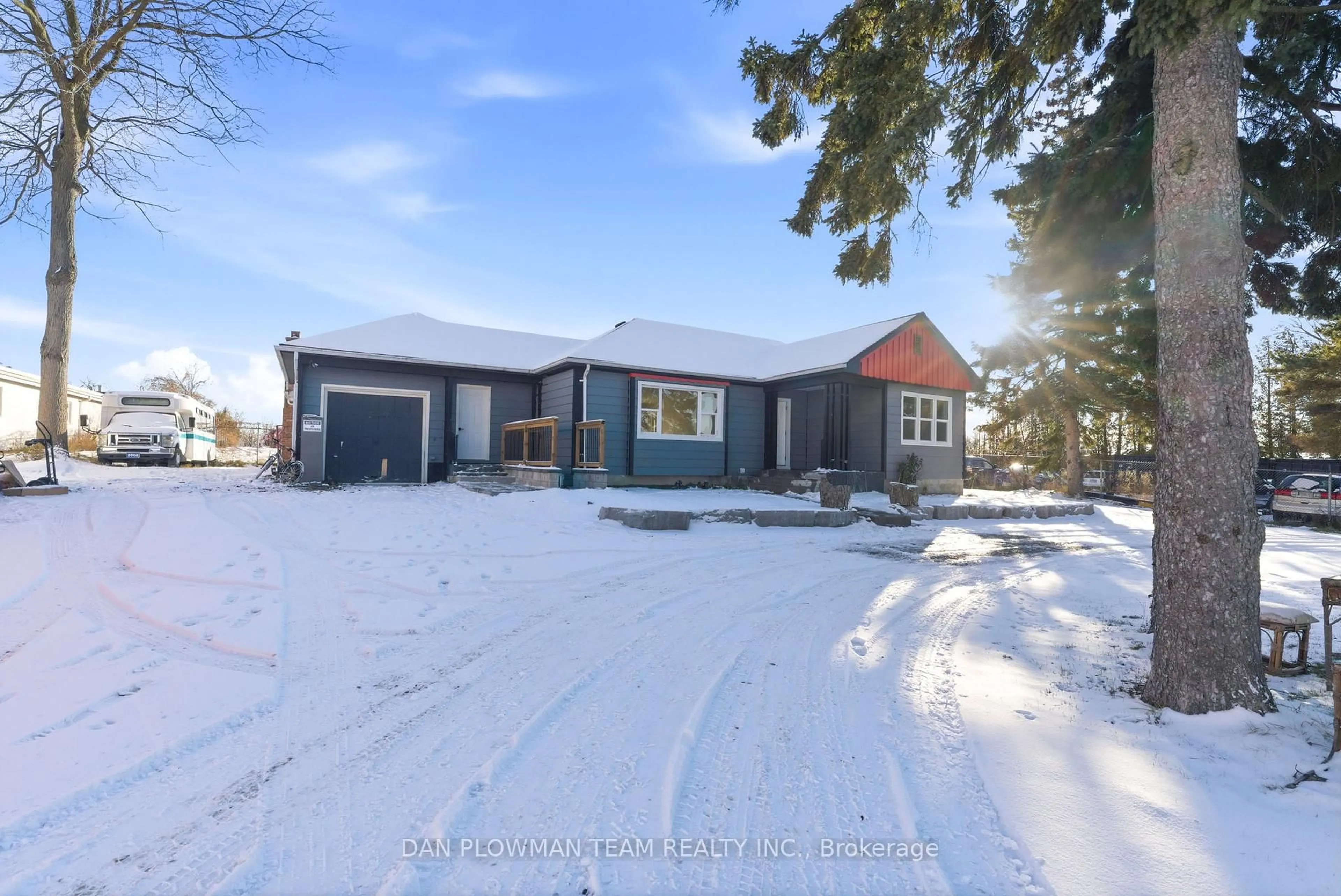 A pic from outside/outdoor area/front of a property/back of a property/a pic from drone, street for 121 Dorset St, Port Hope Ontario L1A 0A9