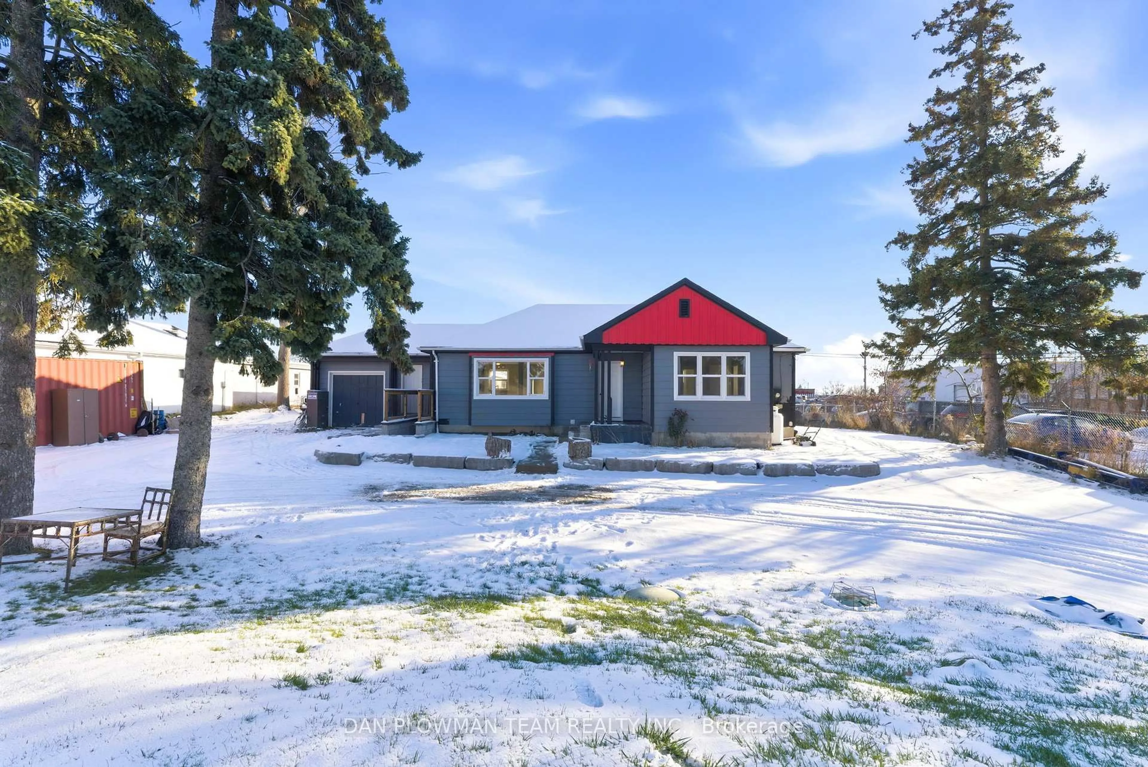 A pic from outside/outdoor area/front of a property/back of a property/a pic from drone, street for 121 Dorset St, Port Hope Ontario L1A 0A9