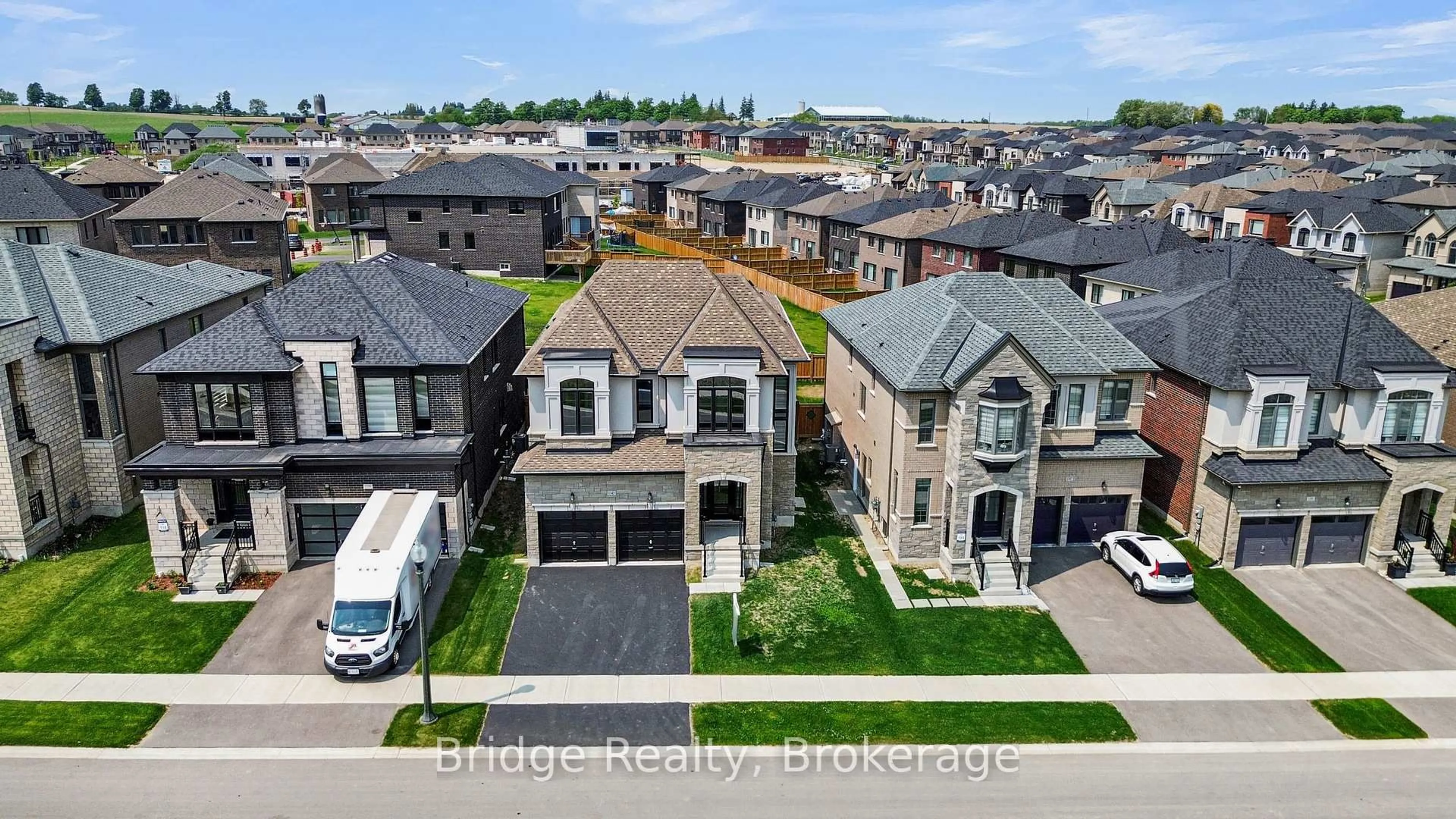 A pic from outside/outdoor area/front of a property/back of a property/a pic from drone, street for 1343 Upper Thames Dr, Woodstock Ontario N4T 0N1