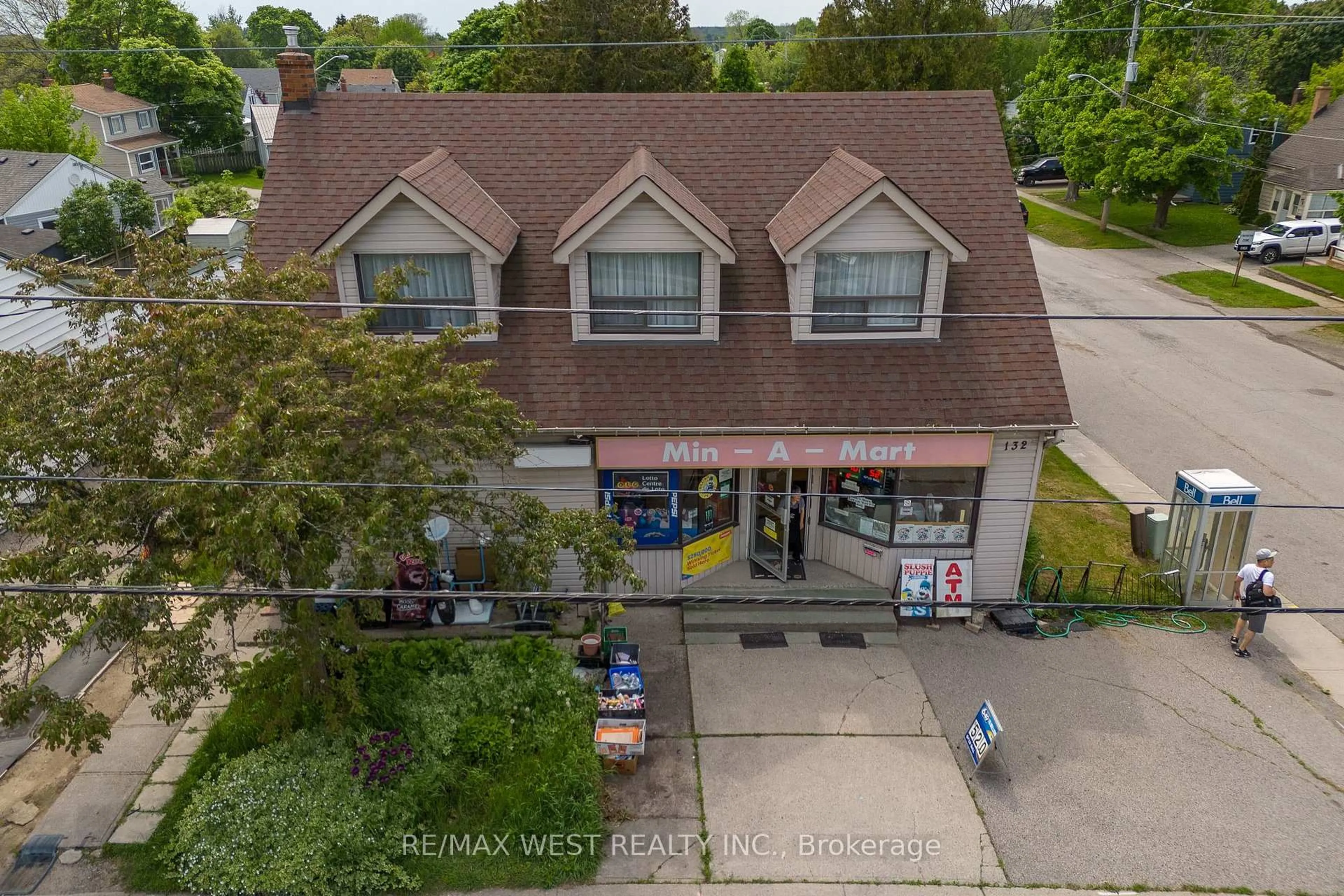 A pic from outside/outdoor area/front of a property/back of a property/a pic from drone, street for 132-134 Victoria St, Port Hope Ontario L1A 3M8