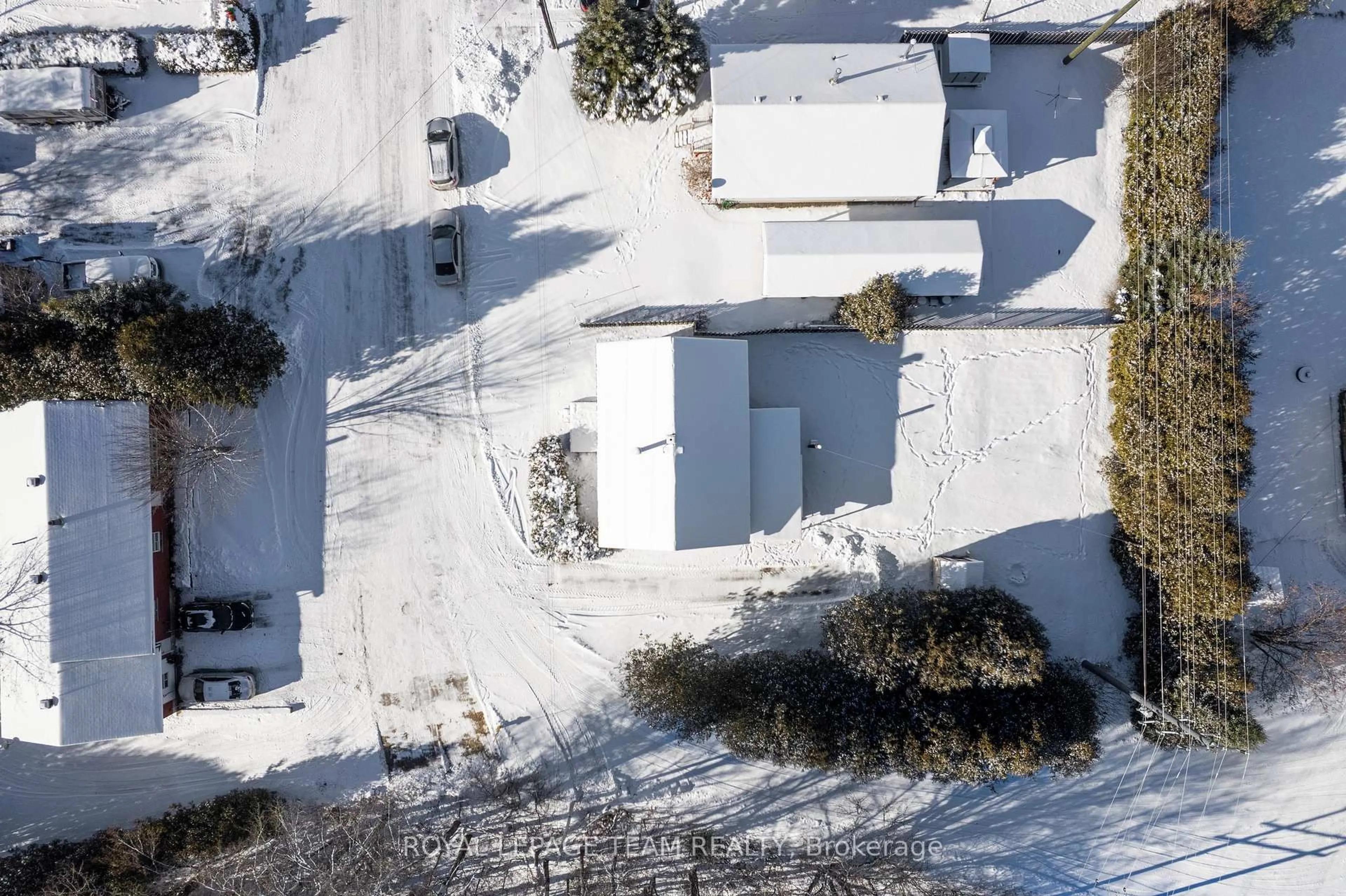 A pic from outside/outdoor area/front of a property/back of a property/a pic from drone, street for 21 Philip St, Barry's Bay Ontario K0J 1B0