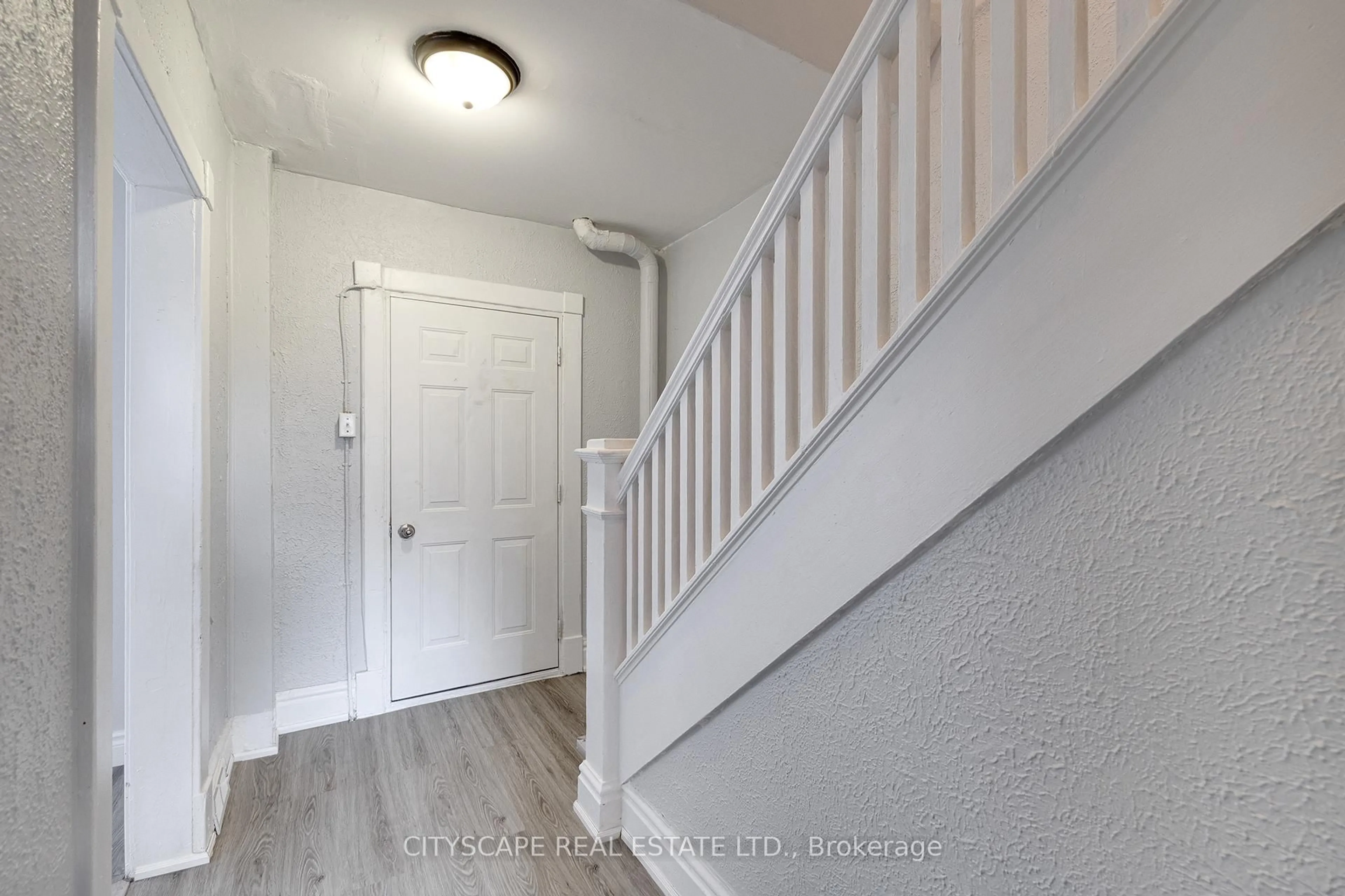 Indoor entryway for 61 Eby St #B, Kitchener Ontario N2G 3K9