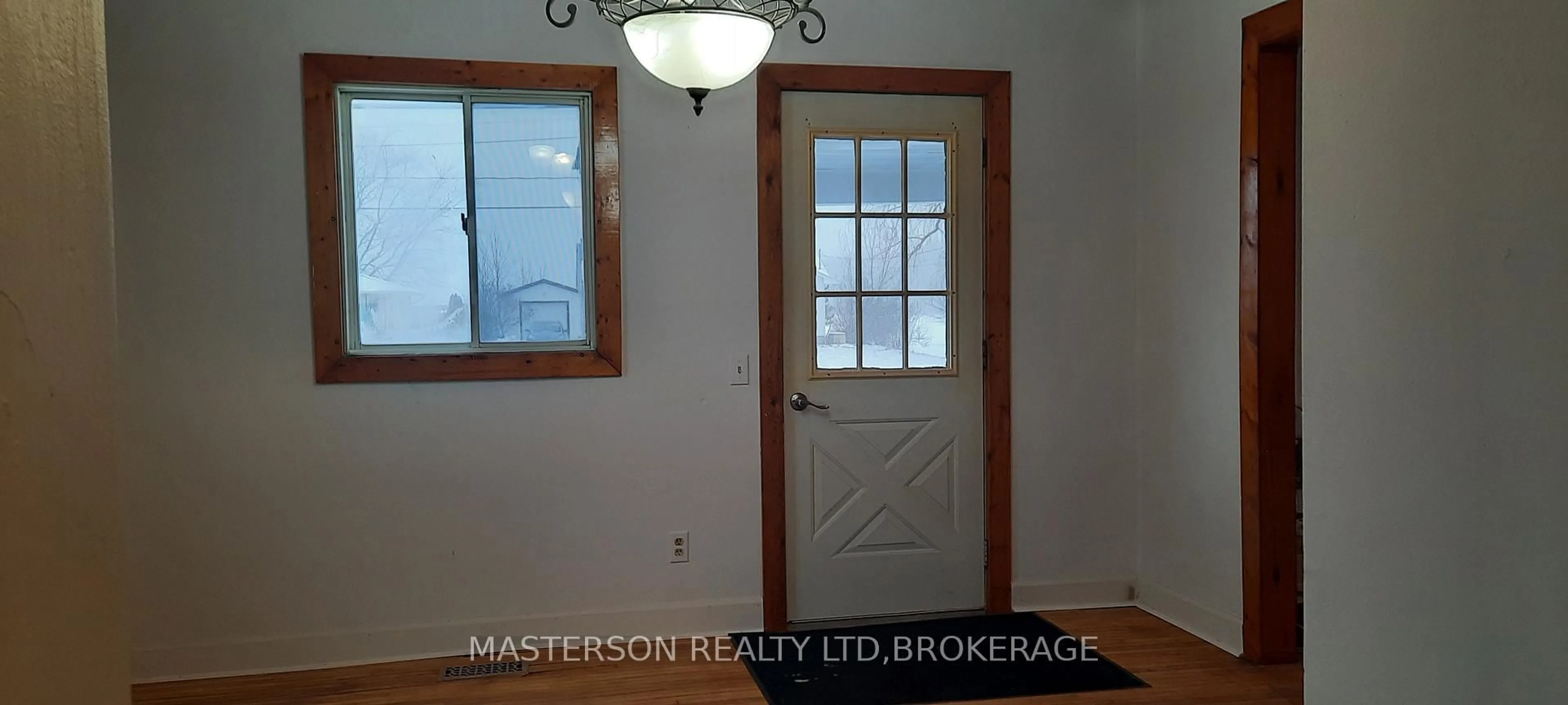 Indoor entryway for 2198 Stevensville Rd, Fort Erie Ontario L0S 1S0