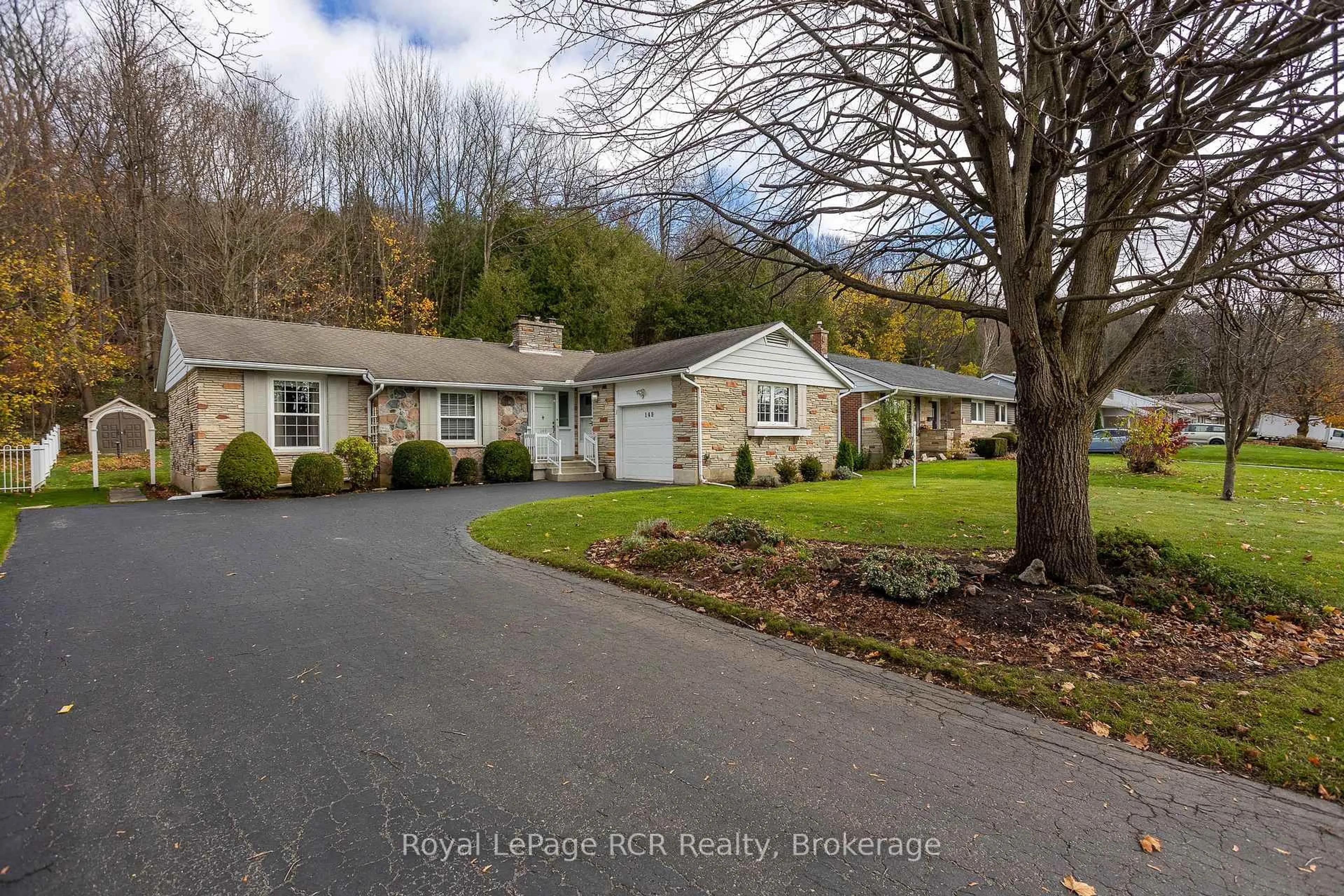 A pic from outside/outdoor area/front of a property/back of a property/a pic from drone, unknown for 149 7th Ave, Owen Sound Ontario N4K 2W8