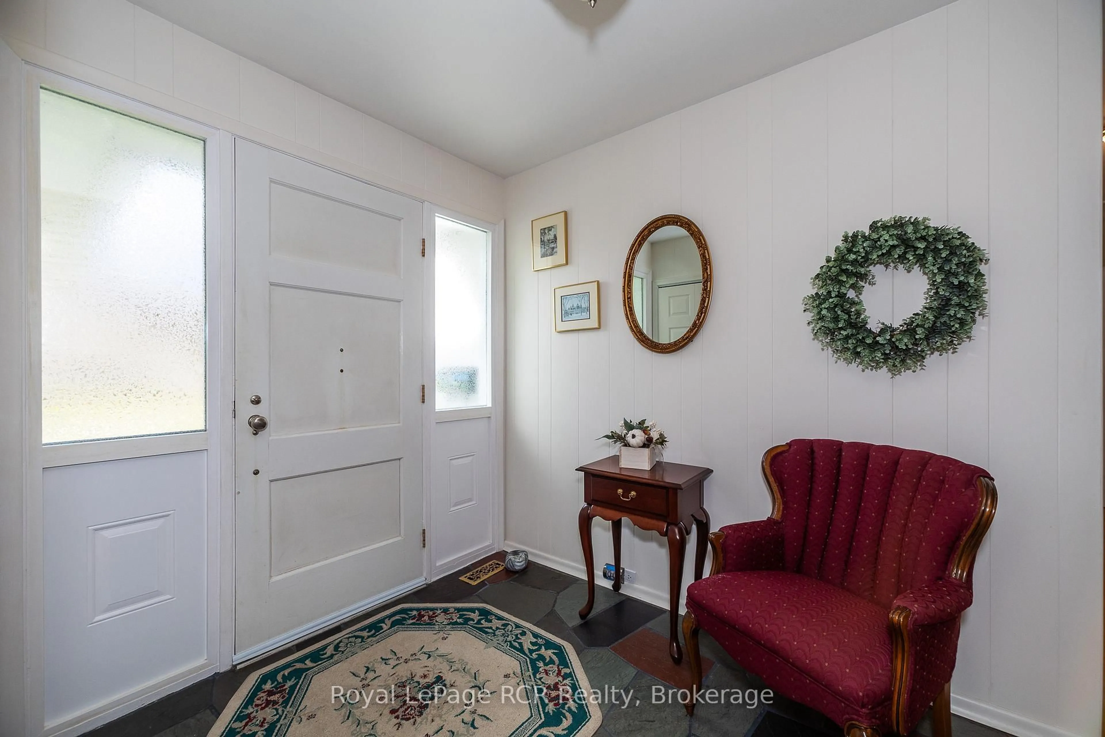 Indoor entryway for 149 7th Ave, Owen Sound Ontario N4K 2W8