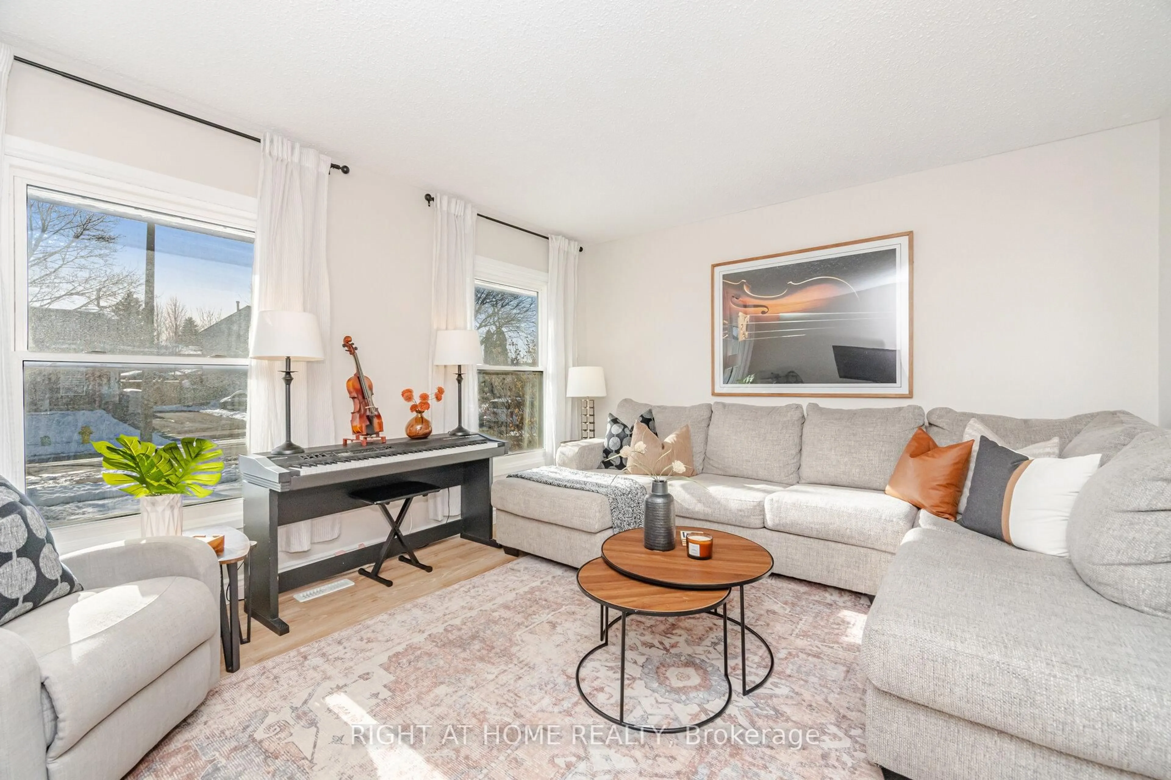 Living room with furniture, unknown for 17 White Owl Cres, Brantford Ontario N3P 1A1