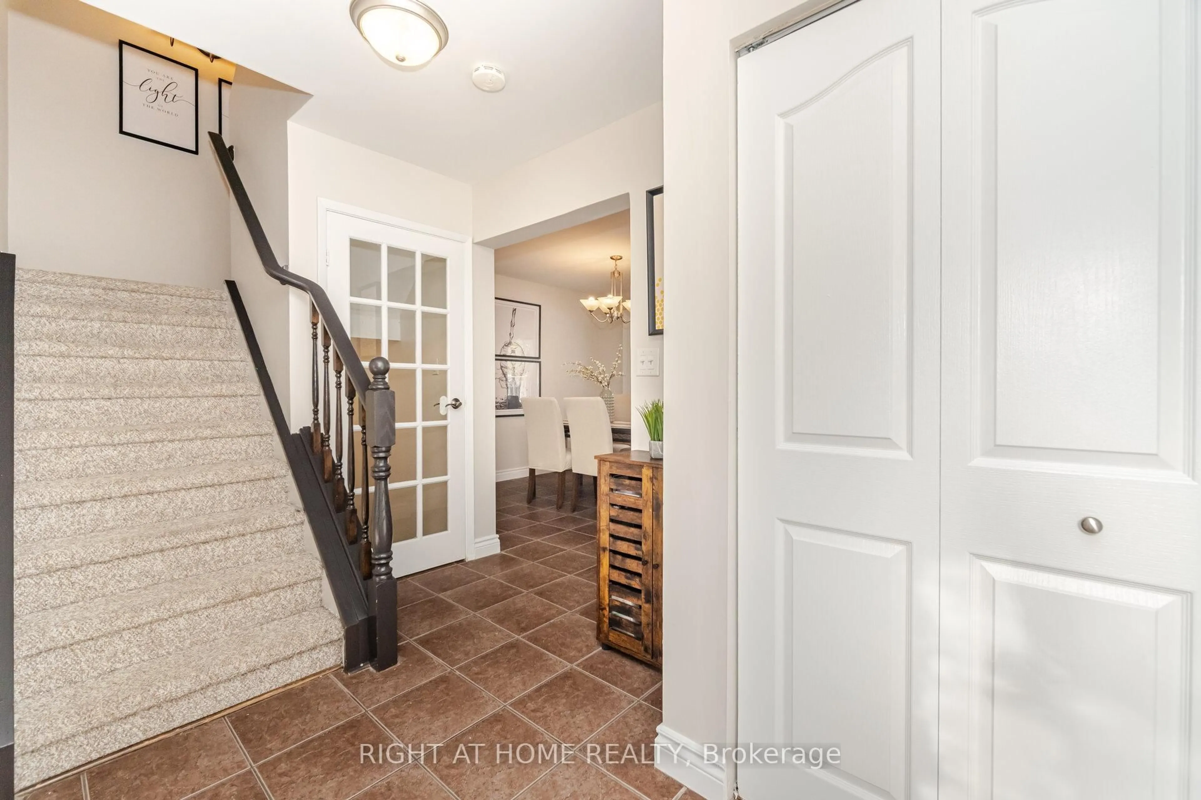 Indoor entryway for 17 White Owl Cres, Brantford Ontario N3P 1A1
