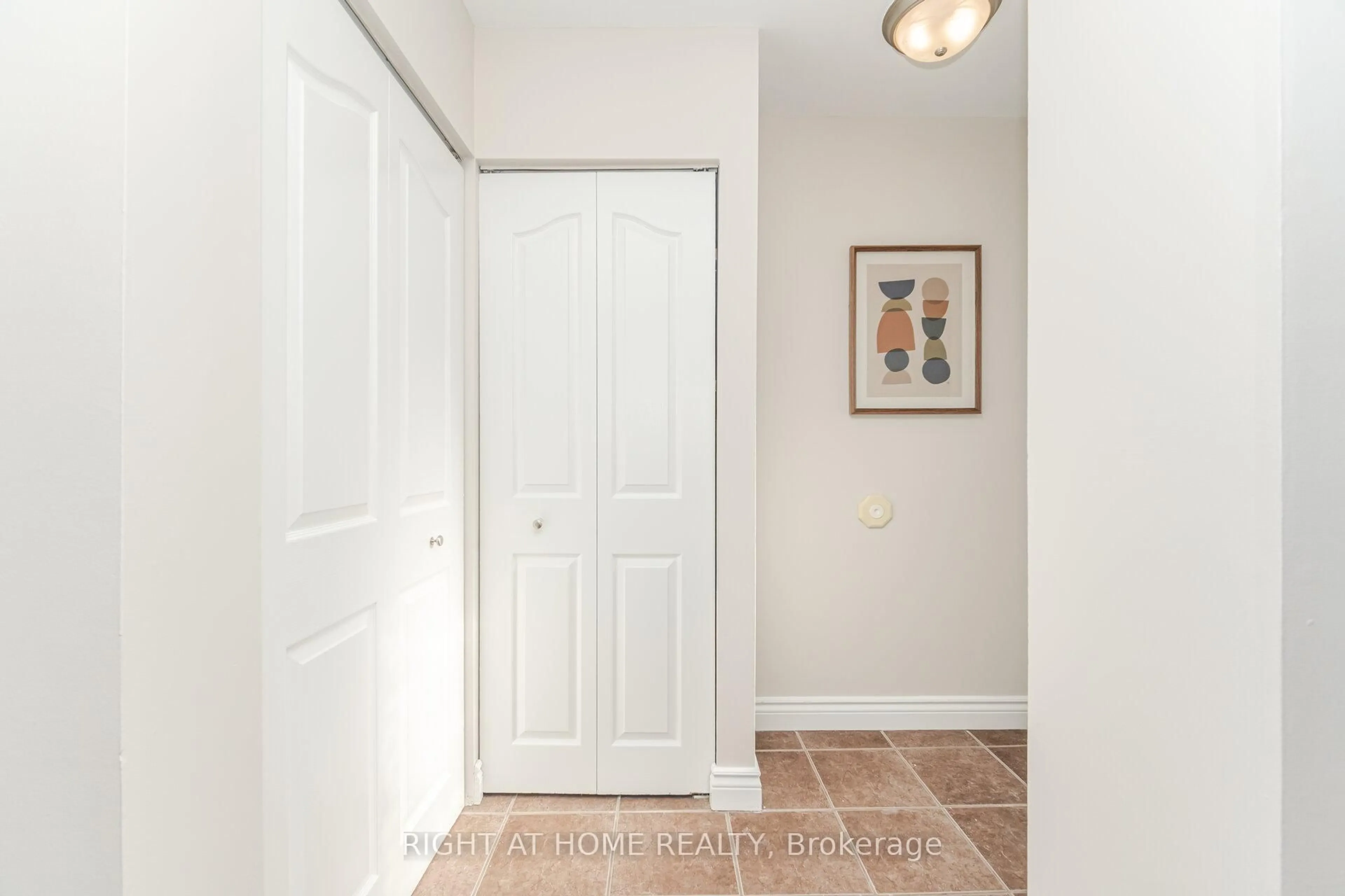 Indoor entryway for 17 White Owl Cres, Brantford Ontario N3P 1A1