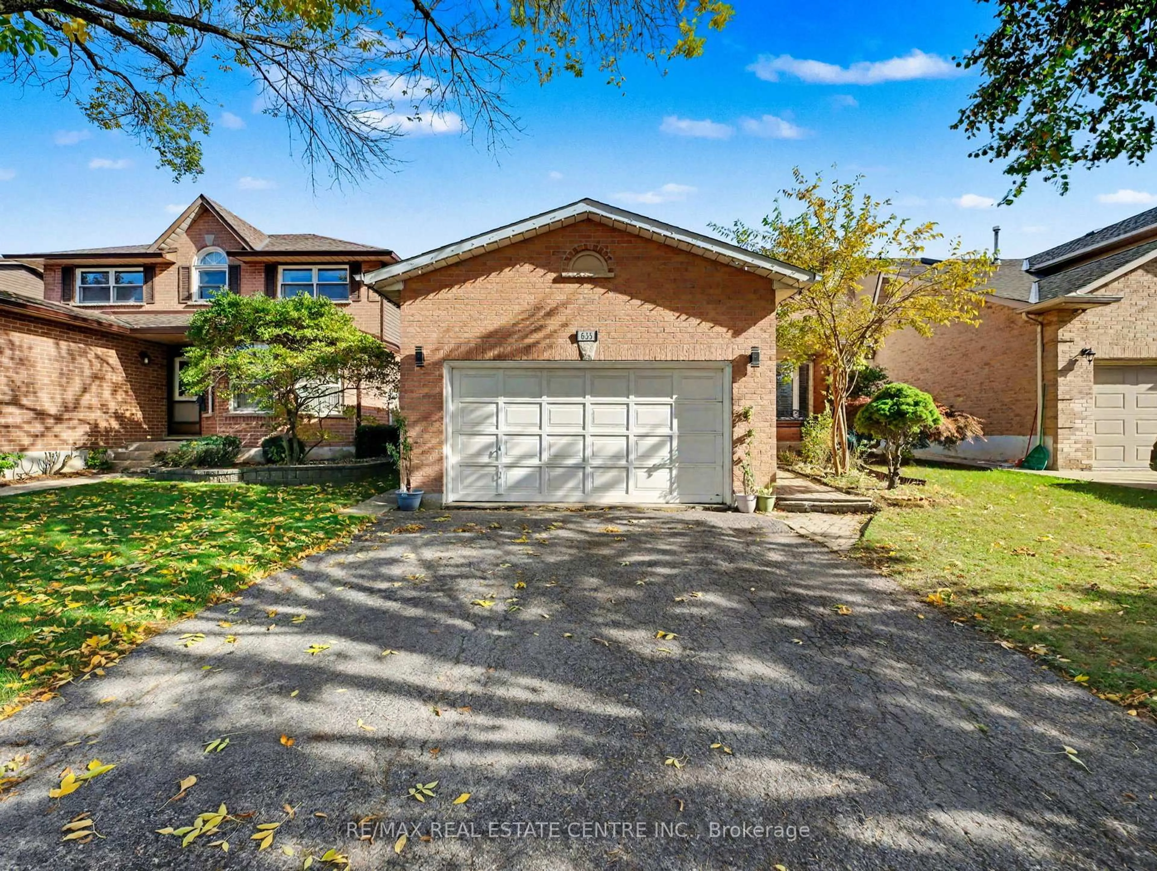 Home with brick exterior material, street for 635 Rexford Dr, Hamilton Ontario L8W 3E7