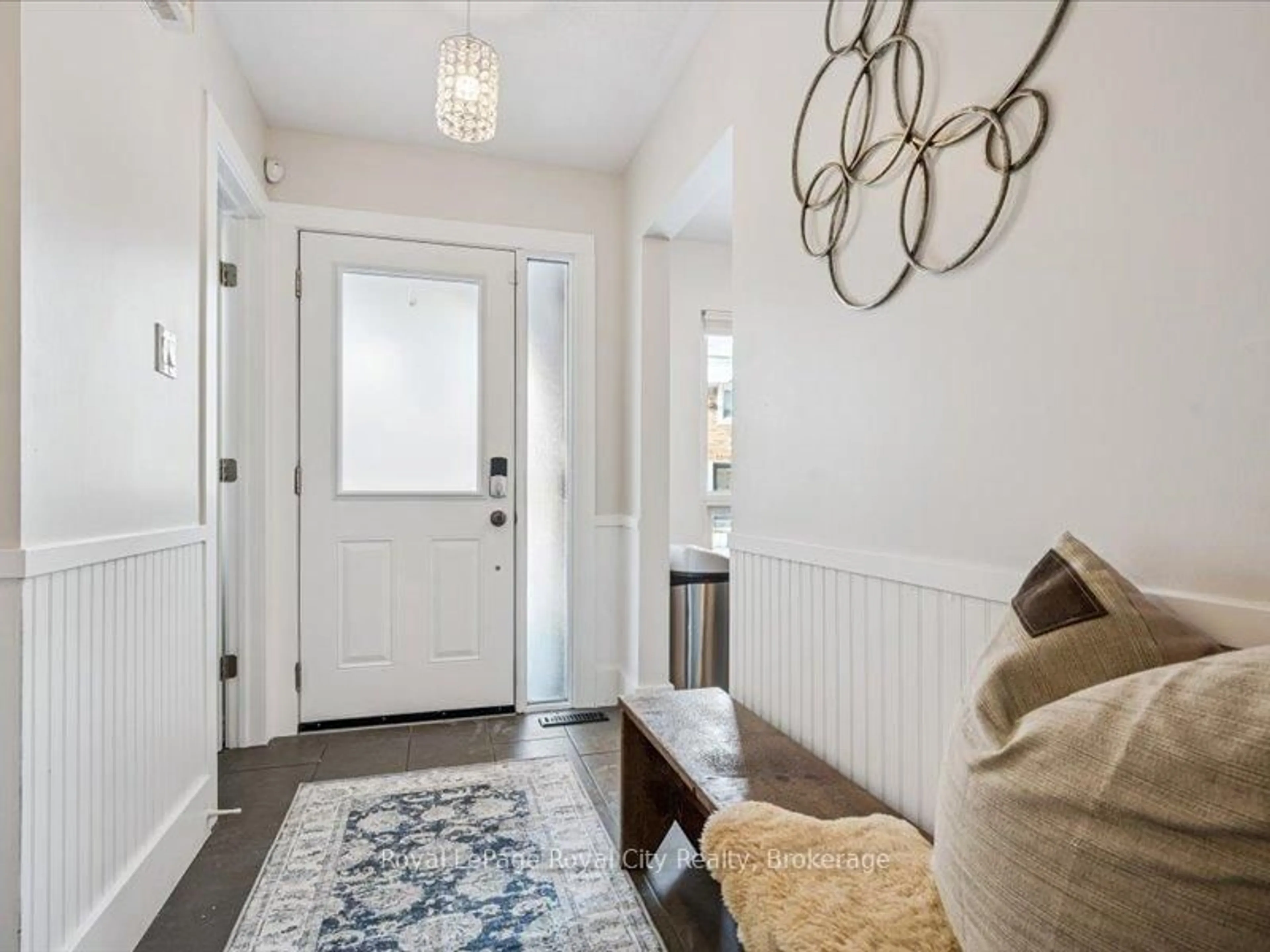 Indoor entryway for 121 Bagot St #41, Guelph Ontario N1H 5T8