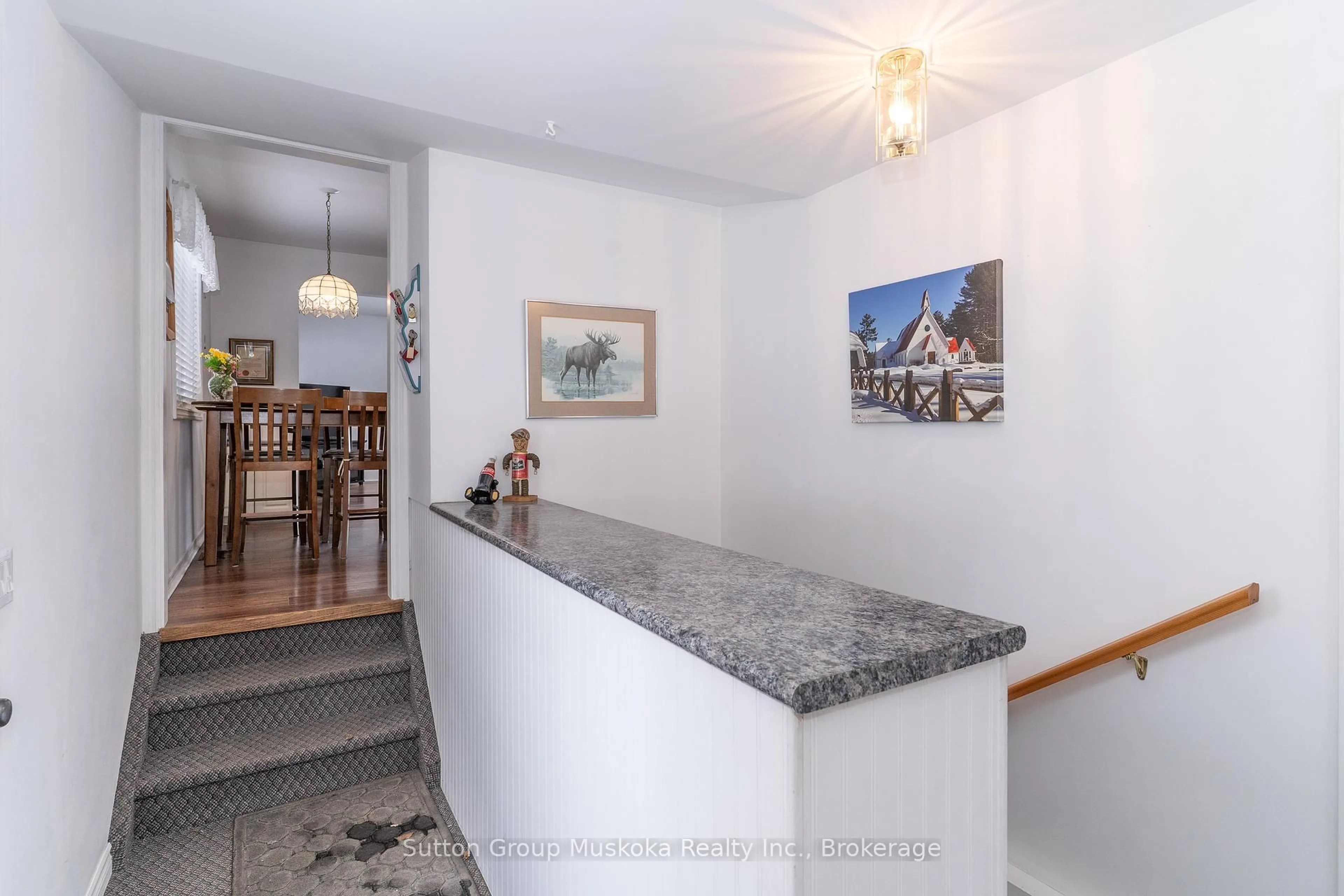 Indoor foyer for 64 Spruce Dr, Huntsville Ontario P0B 1L0