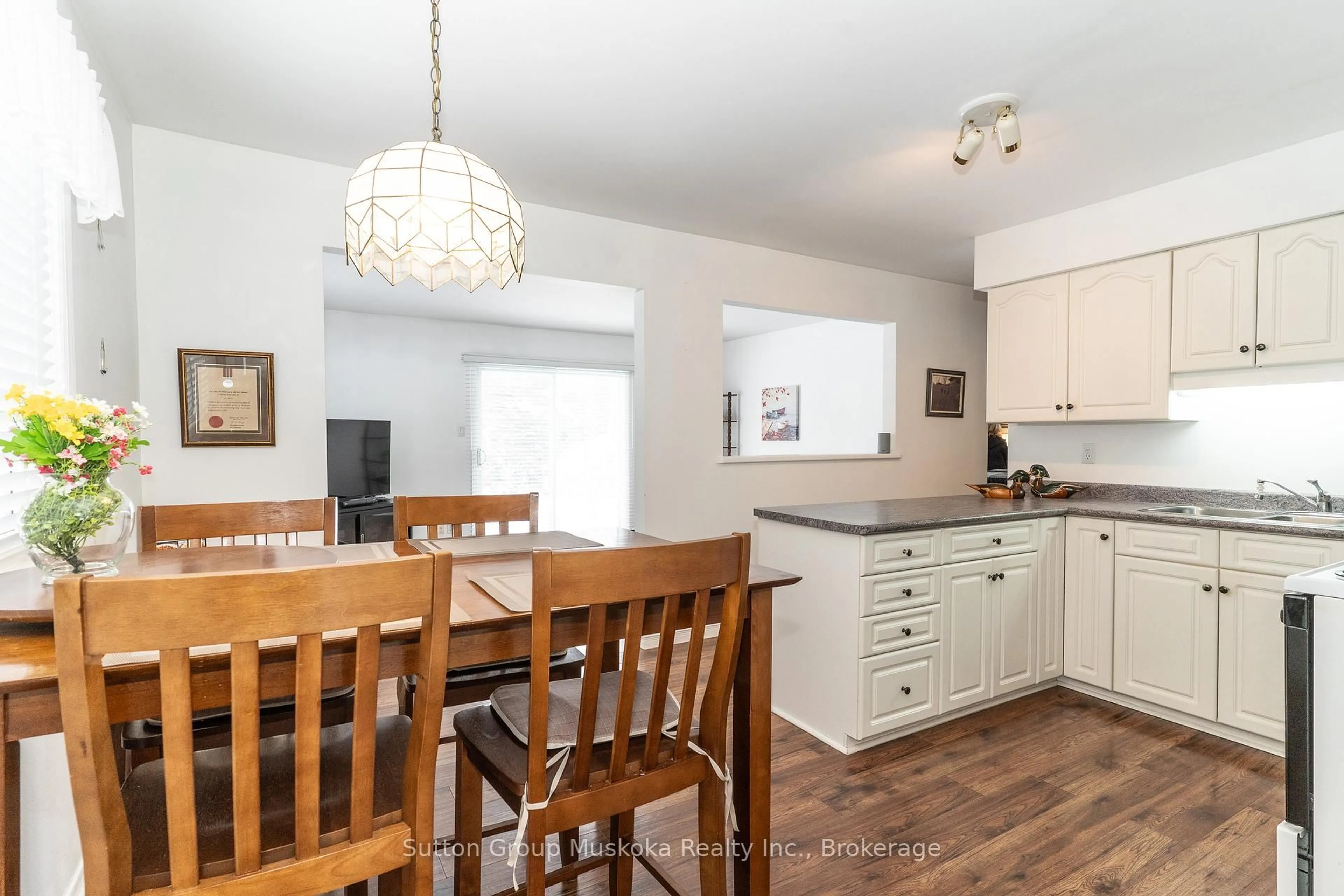 Open concept kitchen, wood/laminate floor for 64 Spruce Dr, Huntsville Ontario P0B 1L0