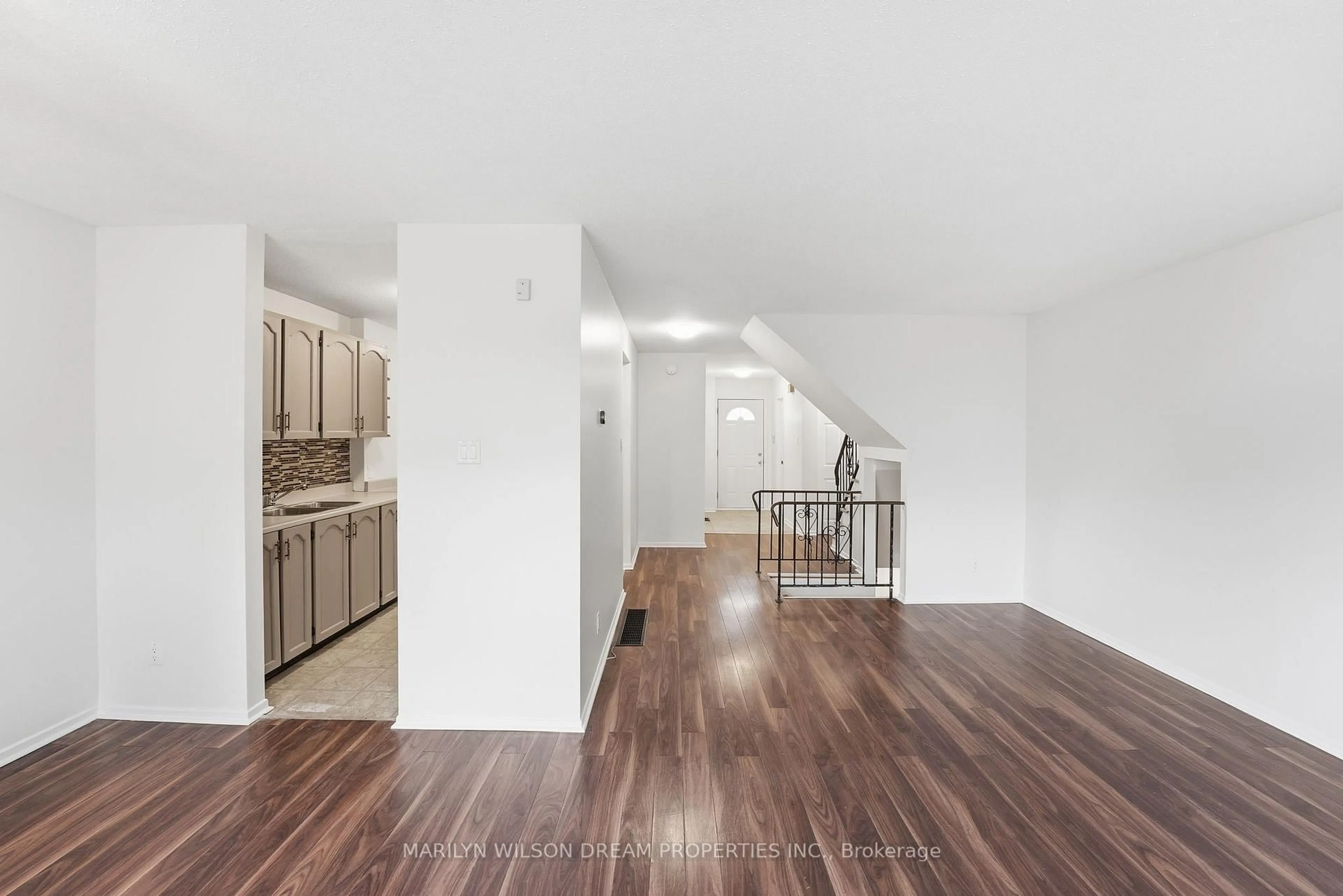 Unknown for 403 Miranda Private #54, Ottawa Ontario K1K 3Y2